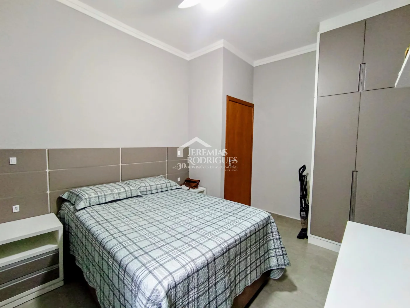 Casa à venda com 3 dormitórios no Condomínio Morada do Visconde em Tremembé/SP.