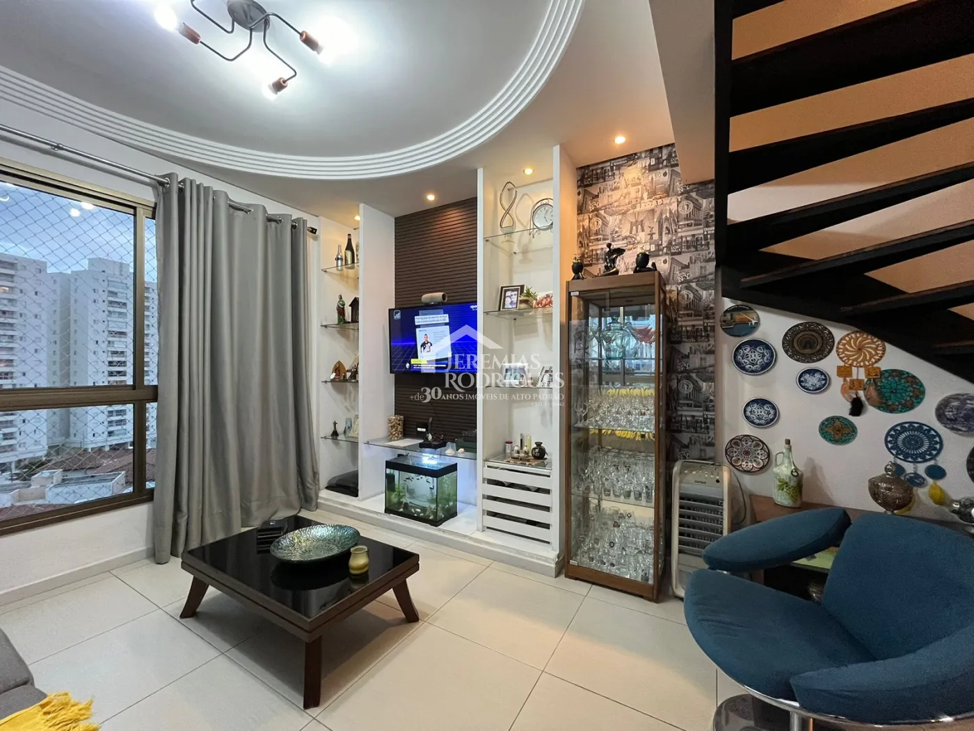 Apartamento duplex à venda com 2 dormitórios, 107 m² no Edifício Jabuticabeiras em Taubaté/SP.