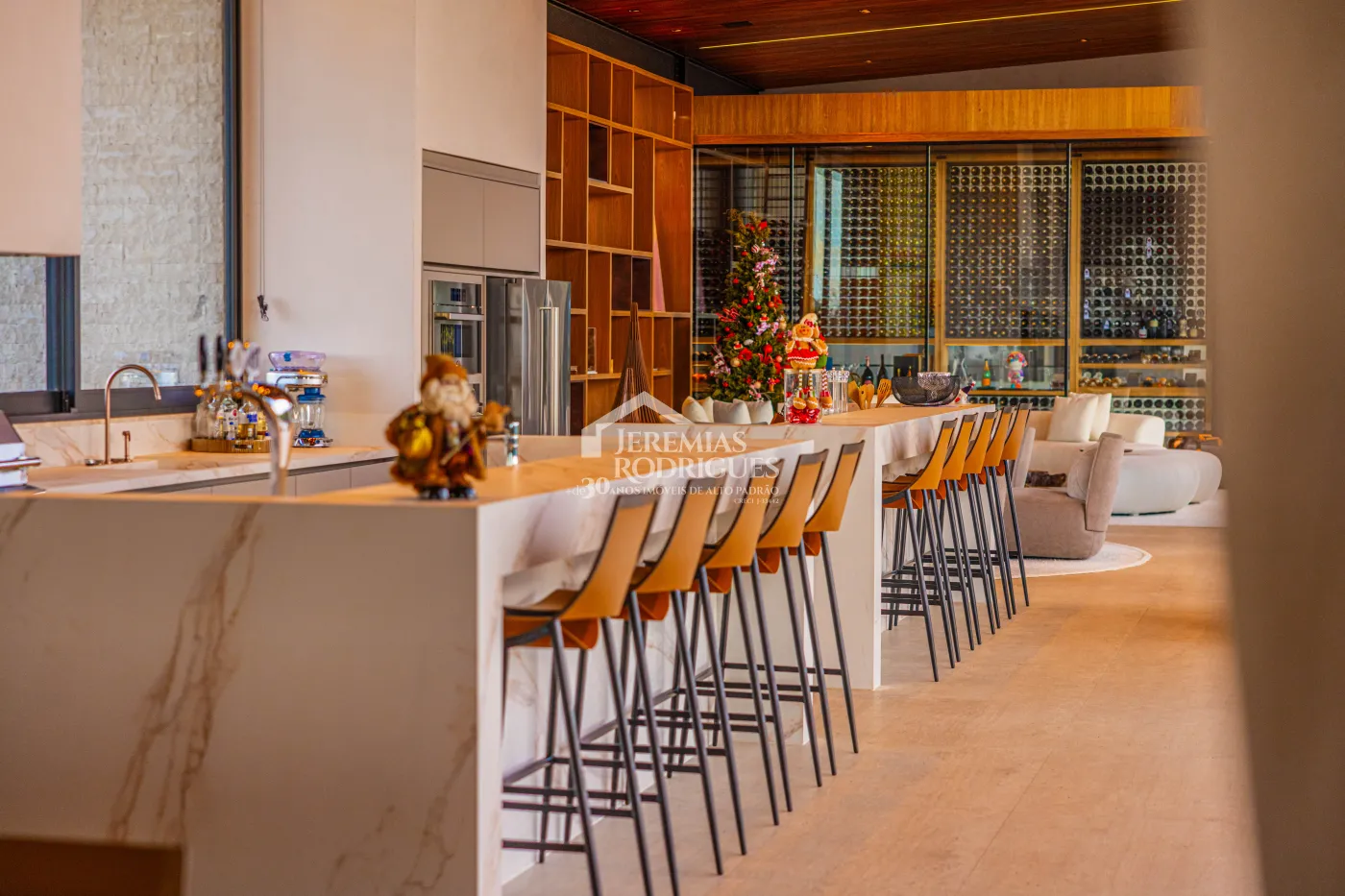 Mansão à venda com 11 suítes no Condomínio Gran Ville em Campos do Jordão/SP.