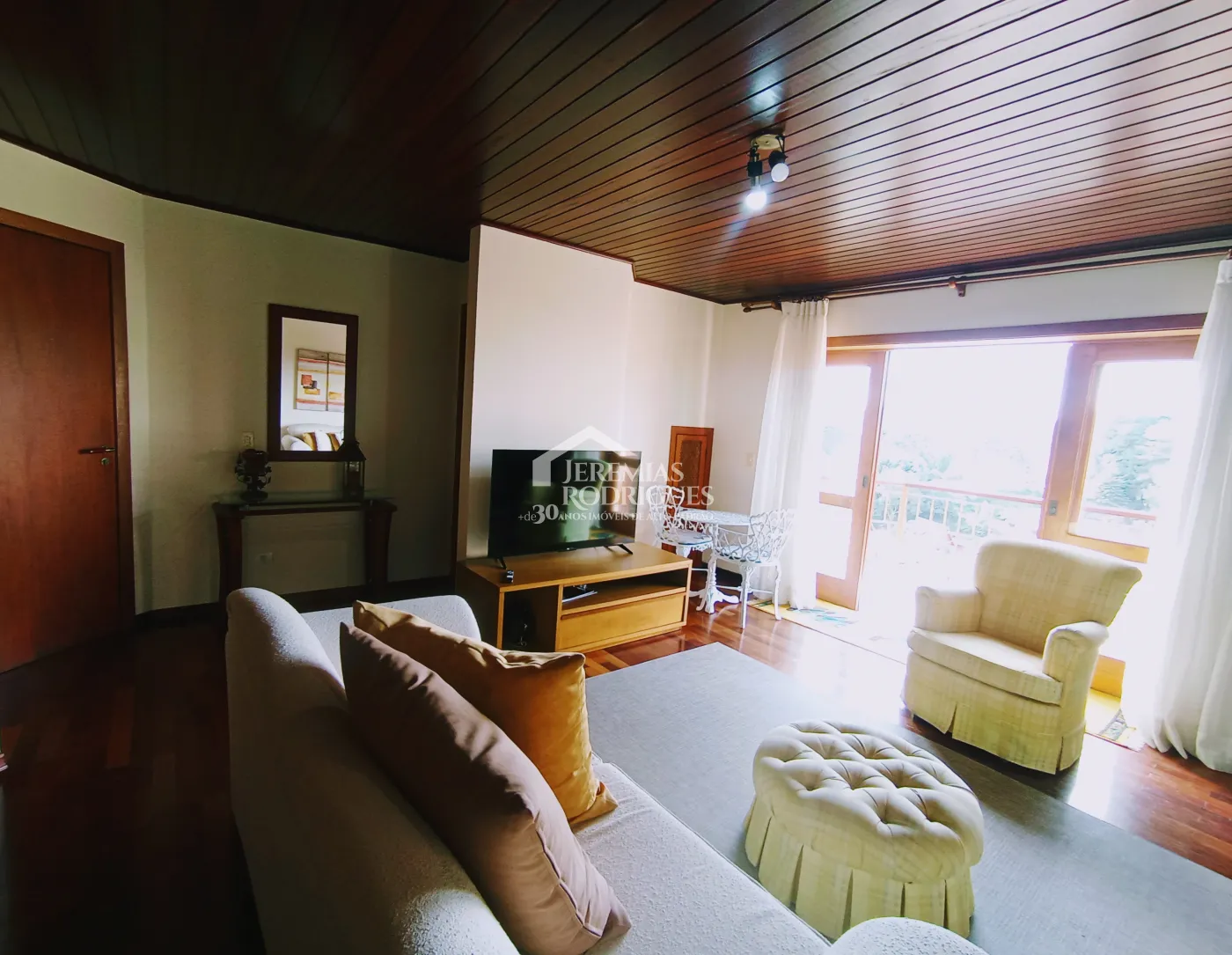 Apartamento para venda com 4 dormitórios no Edifício Solar Bela Vista em Campos do Jordão/SP