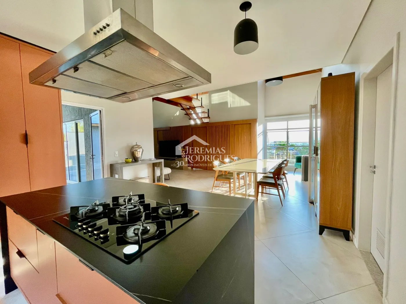 Casa à venda com 3 dormitórios no Condomínio Village da Serra em Tremembé/SP.