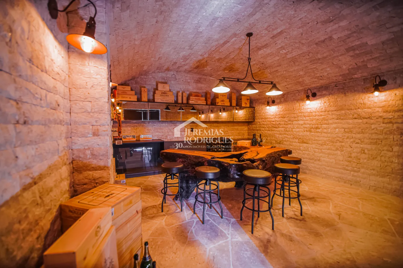 Mansão à venda com 11 suítes no Condomínio Gran Ville em Campos do Jordão/SP.