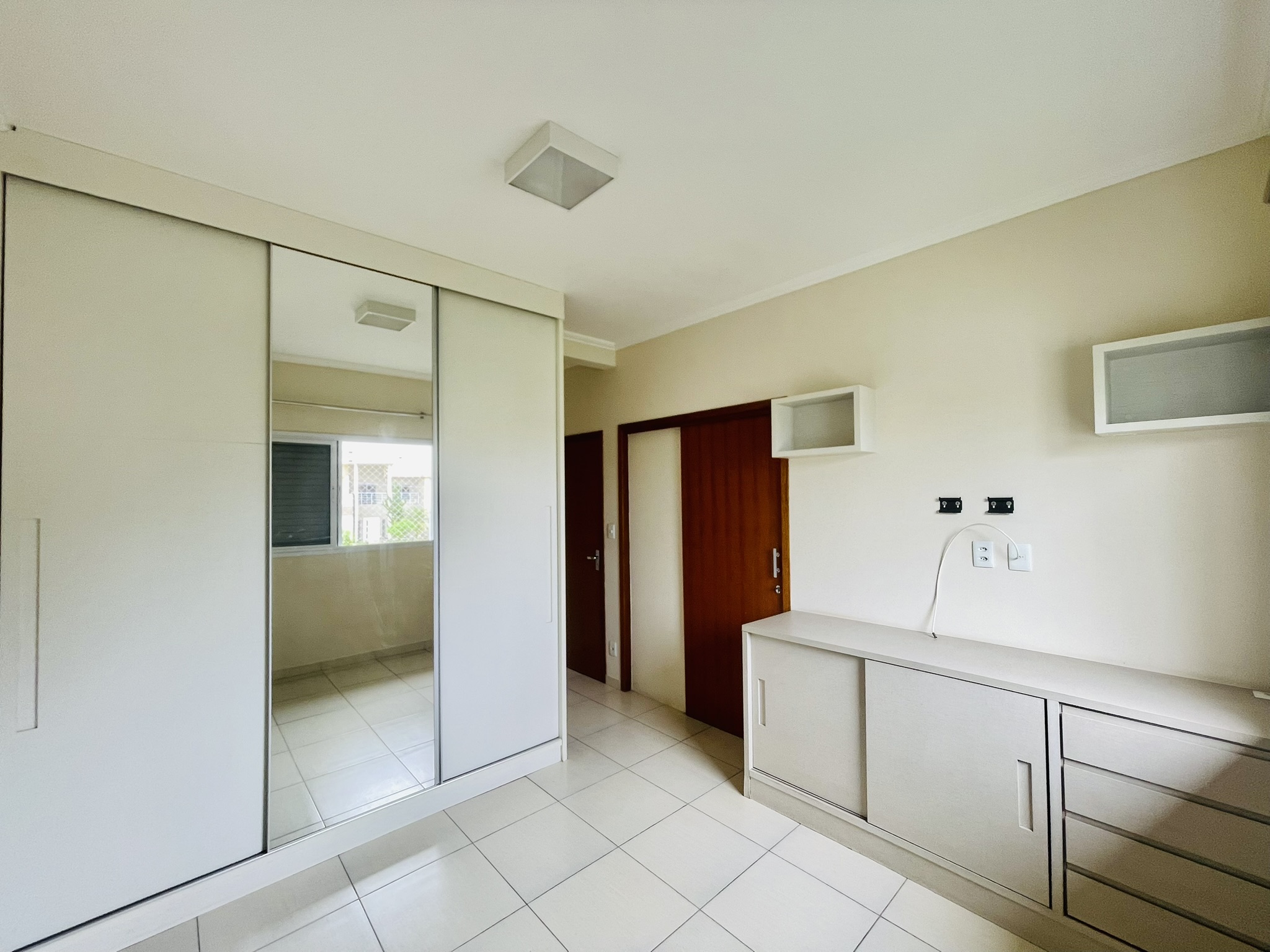 Casa para locação com 4 dormitórios no Condomínio Campos do Conde II em Tremembé/SP.