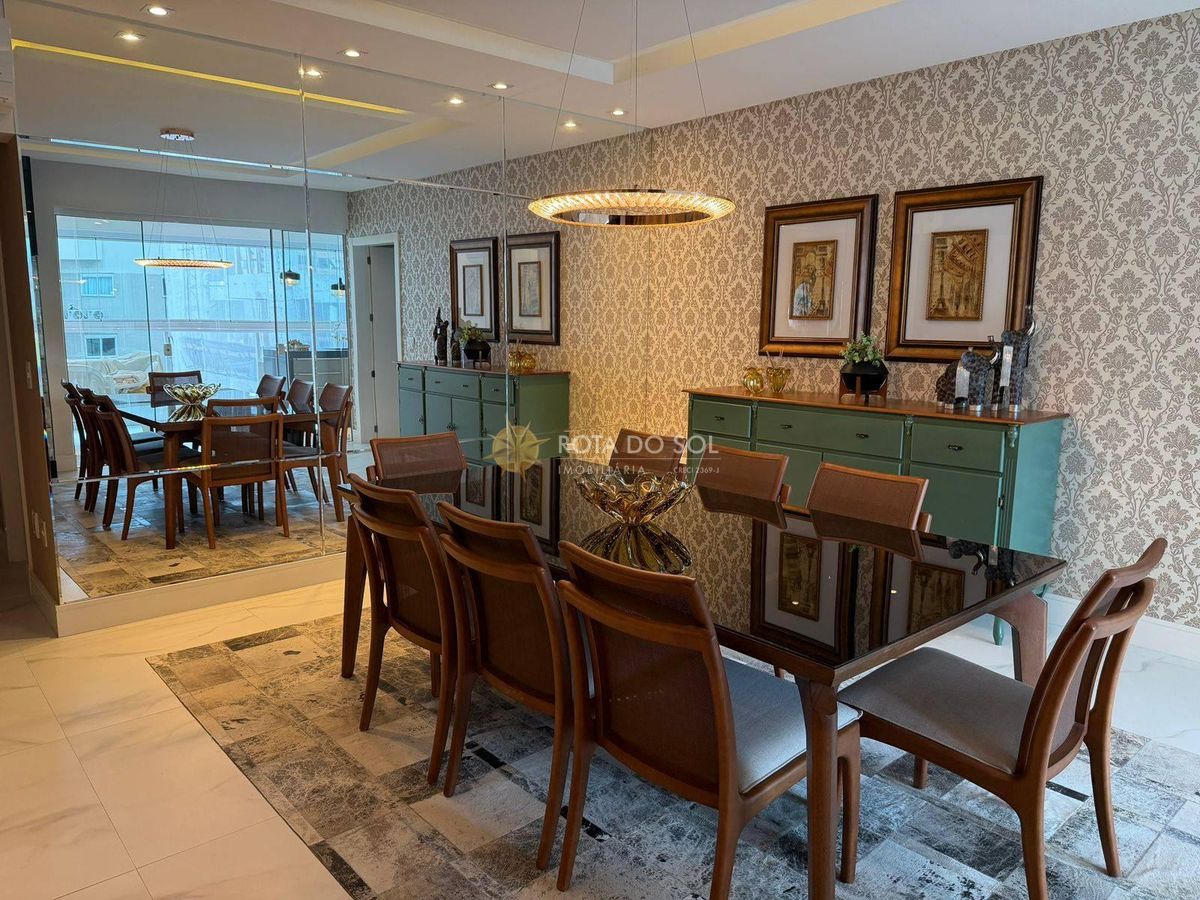 Apartamento Mobiliado 4 Suítes à Venda Meia Praia Itapema SC