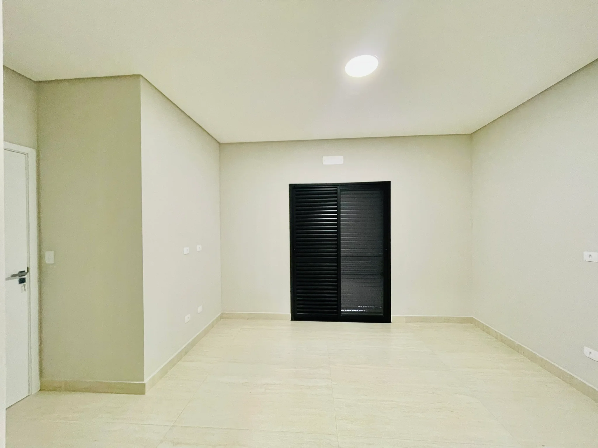 Casa à venda com 3 suítes no Condomínio Ouro Ville em Taubaté/SP. 