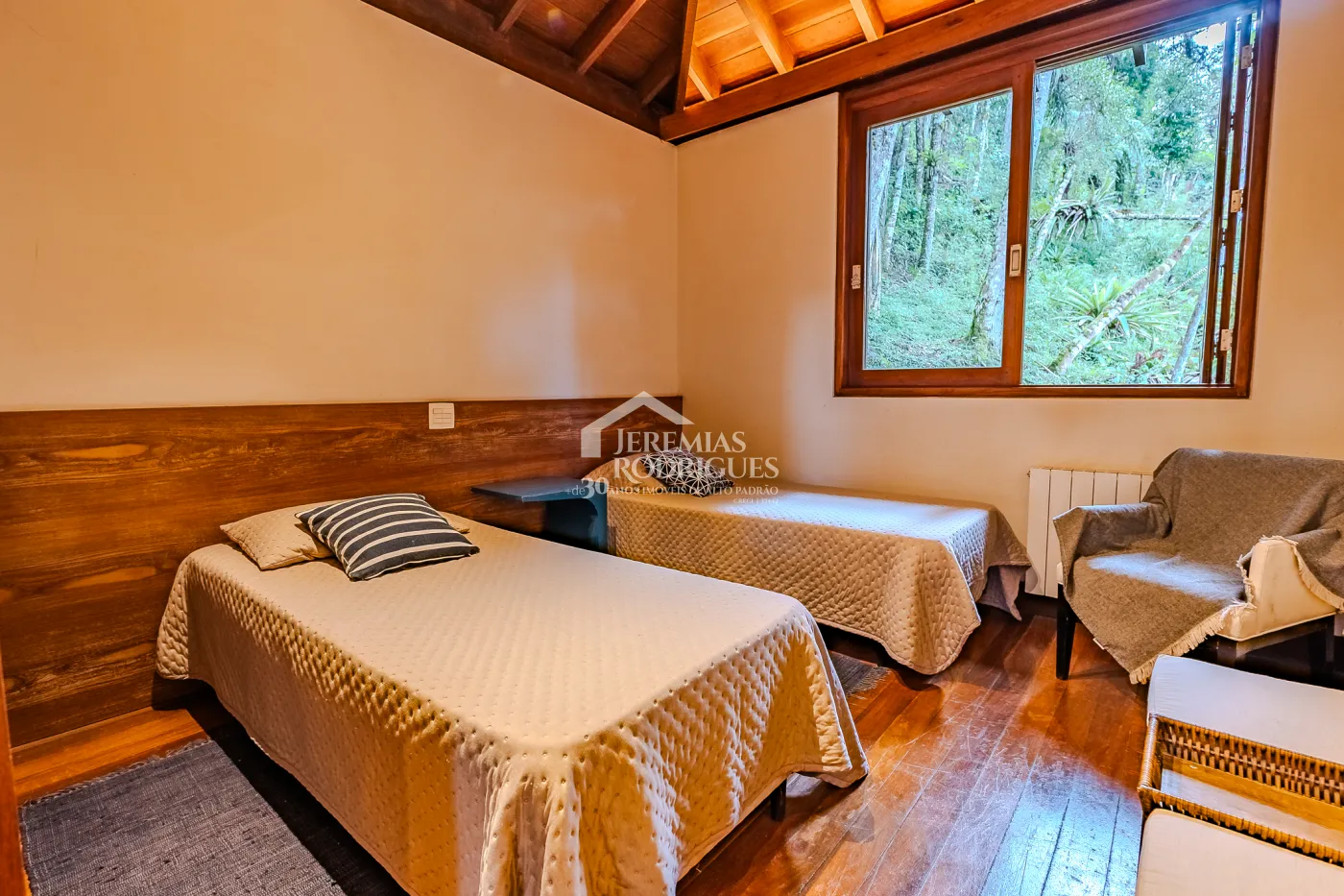 Casa para venda com 5 suítes no Condomínio Villandry em Campos do Jordão/SP