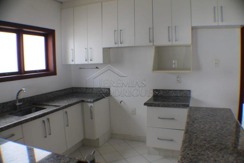 Casa para venda e locação com 4 dormitórios no Condomínio Real Ville em Pindamonhangaba/SP.