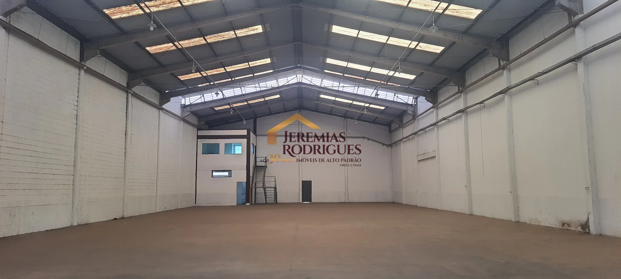 Galpão comercial para alugar em Pindamonhangaba/SP.