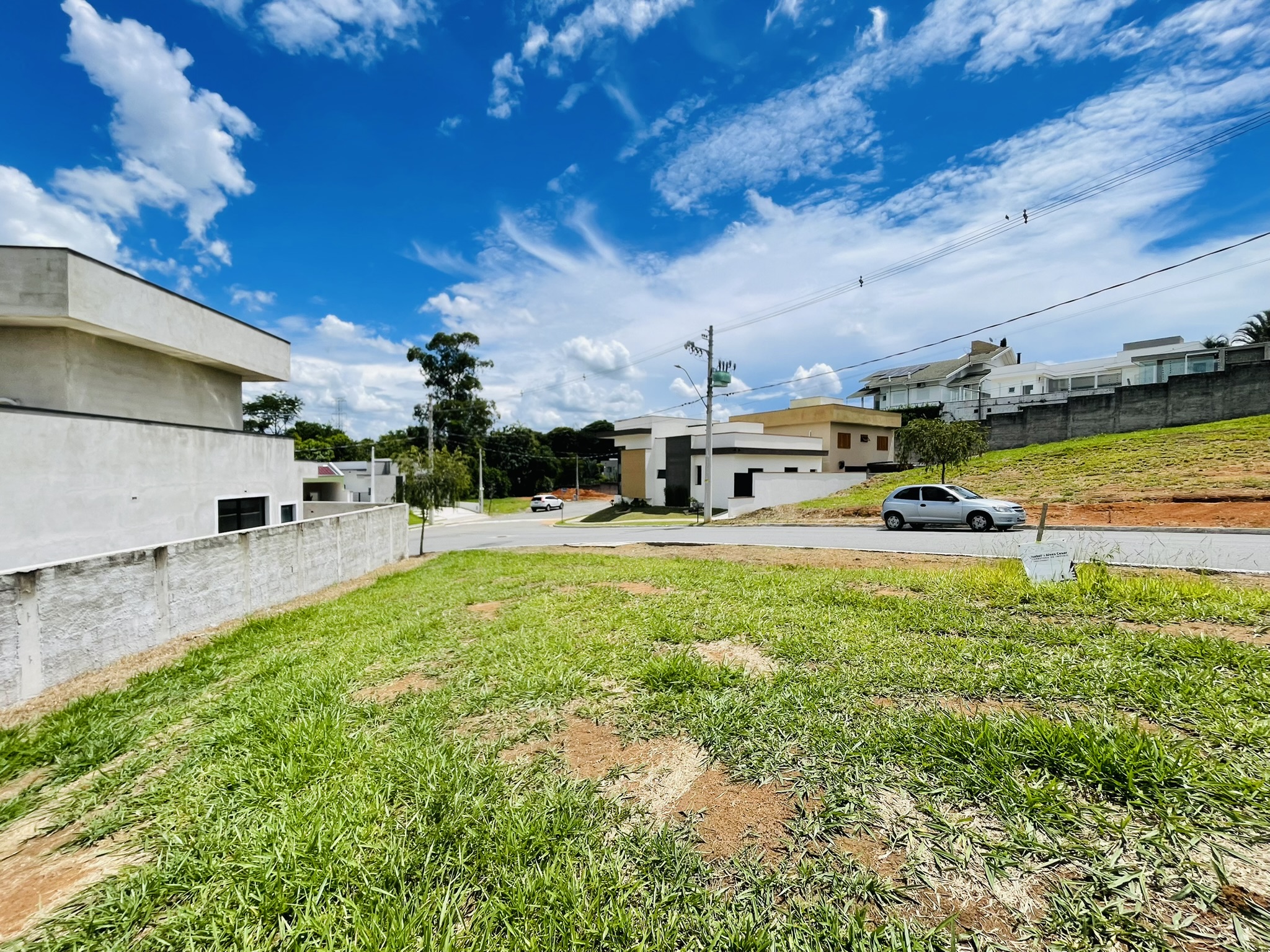 Terreno à venda com 278 m² no Condomínio Bosque do Imperador em Pindamonhangaba/SP.