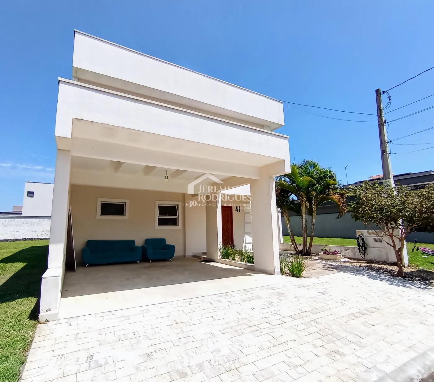 Casa assobradada com 3 suítes - Condomínio Jardim Oásis - Taubaté/SP.