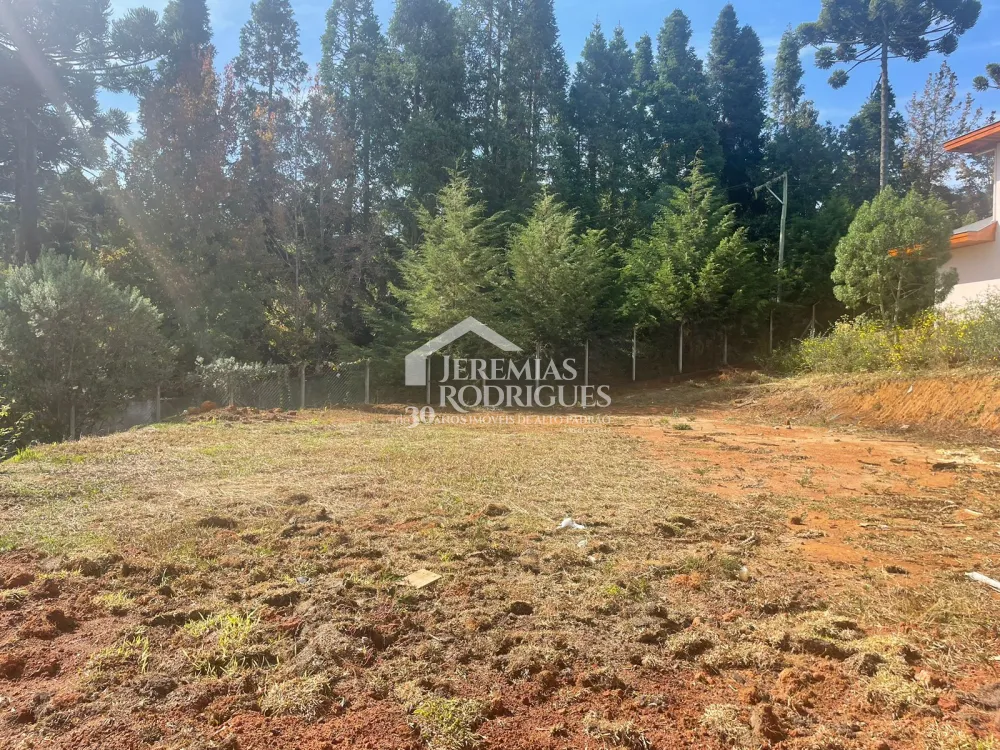 Terreno com 1.300 m² - Condomínio Villagio Baronesa - Campos do Jordão/SP.