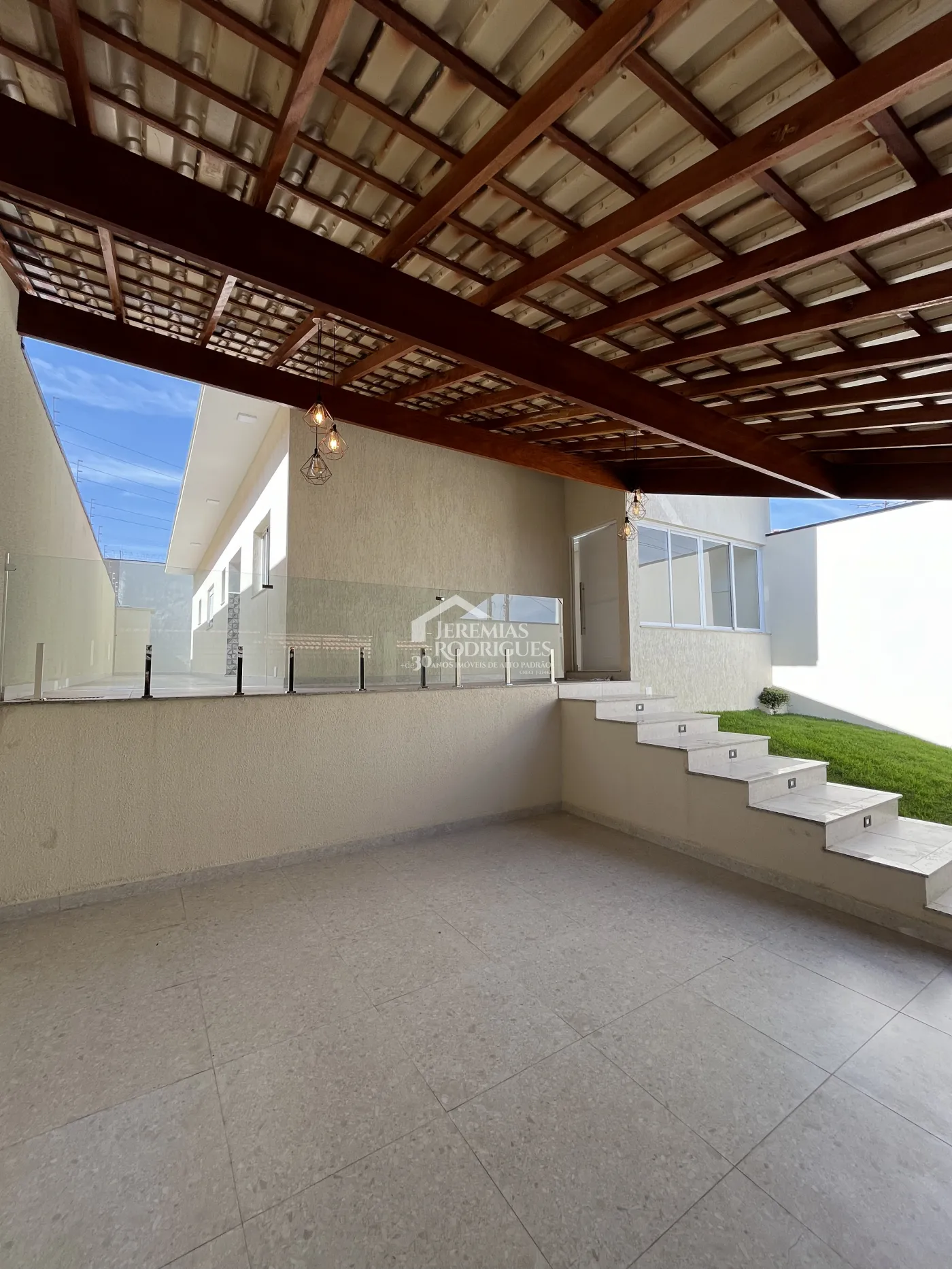 Casa com 3 dormitórios, 250,00 m² - Vila Suíça - Pindamonhangaba/SP.