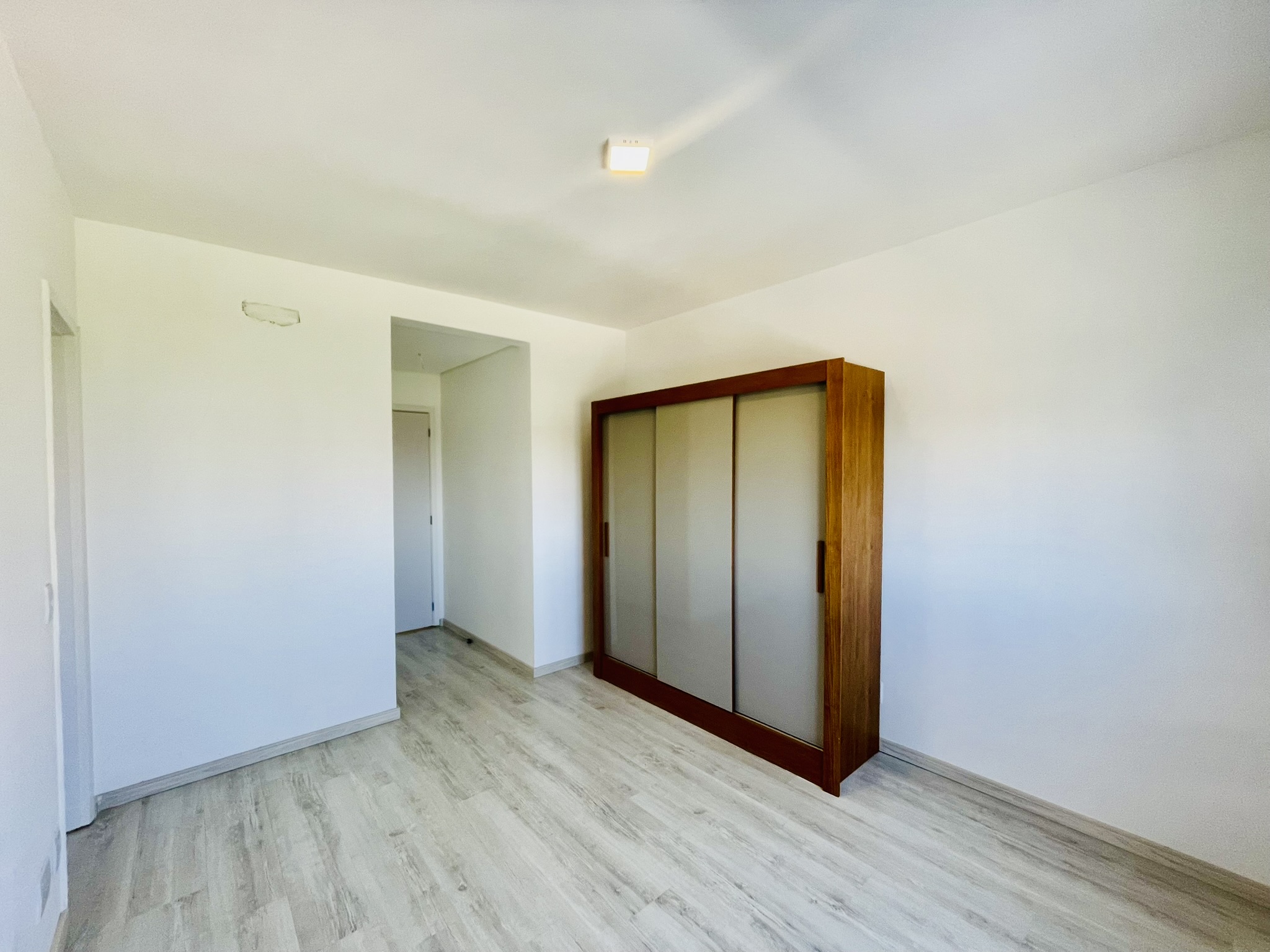 Apartamento à venda com 2 dormitórios, 108 m² no Condomínio Syrah Residence em Taubaté/SP.