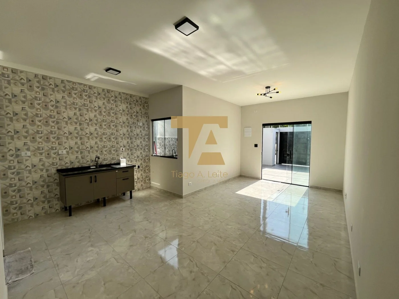 Casa no Portal dos Eucaliptos em Pindamonhangaba com suíte e closet