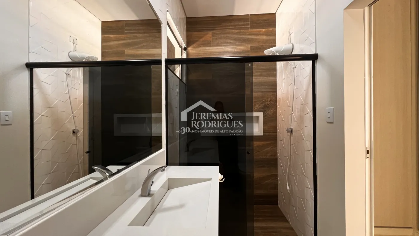 Casa à venda com 3 dormitórios no Condomínio Campos do Conde II em Tremembé/SP.