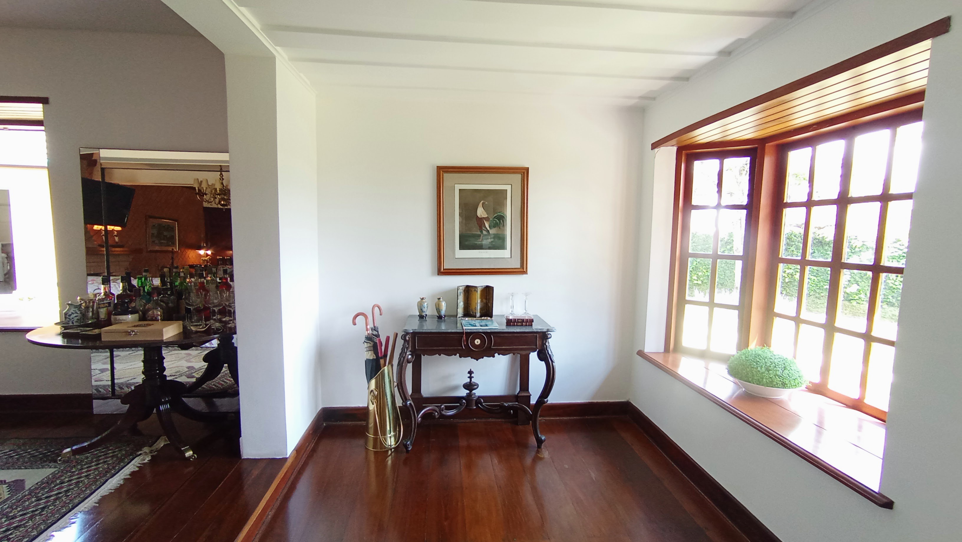 Casa à venda com 5 dormitórios no Capivari em Campos do Jordão/SP.