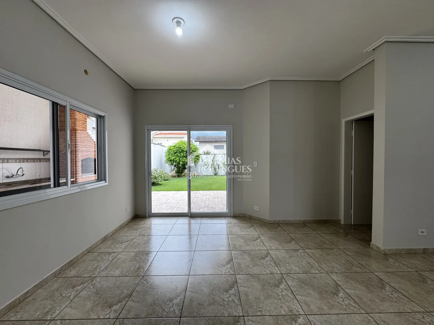 Casa para venda e locação com 3 suítes no Condomínio Real Ville em Pindamonhangaba/SP