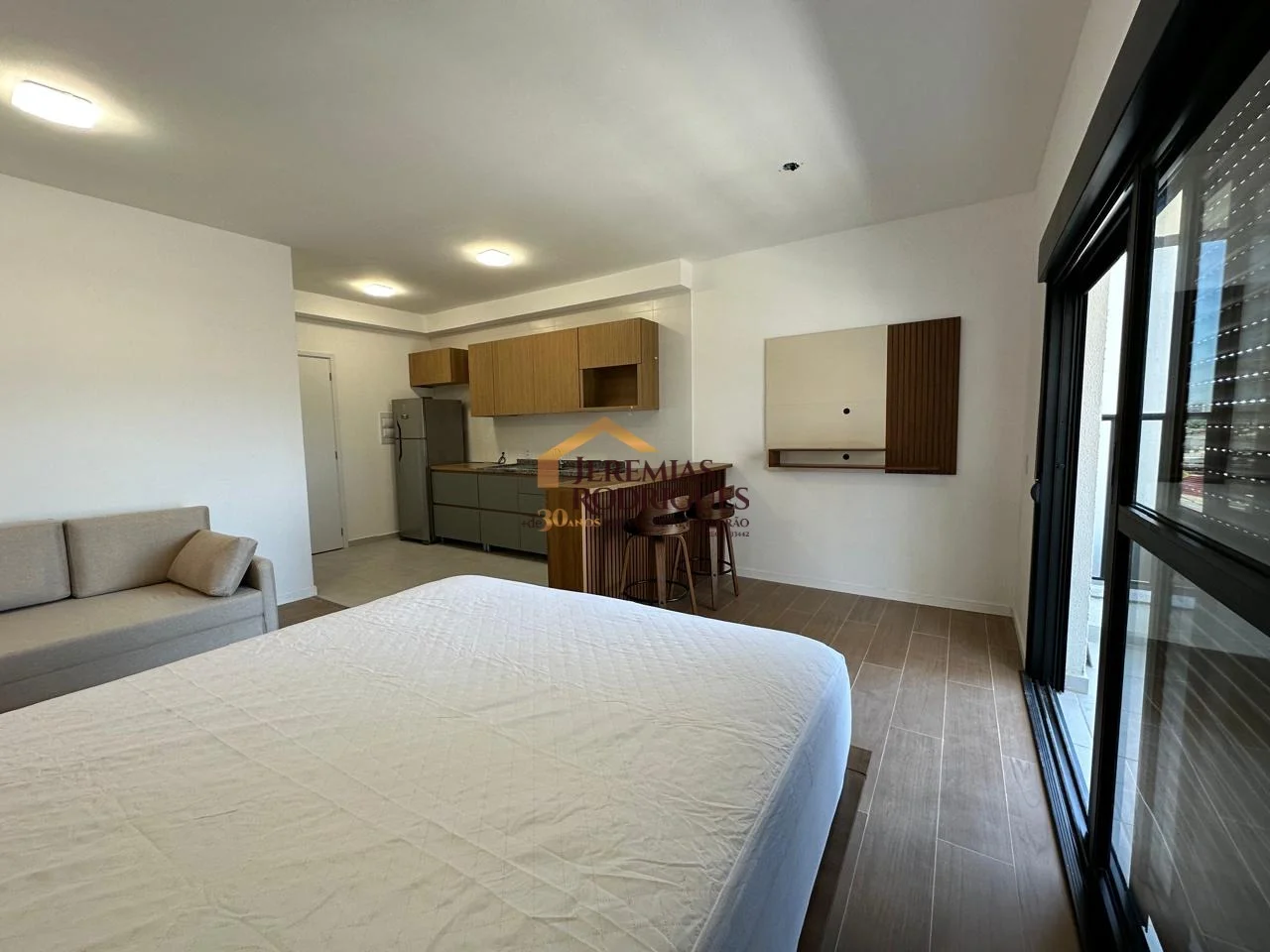 Loft mobiliado para locação e venda no Condomínio Spot Residences em Taubaté/SP.