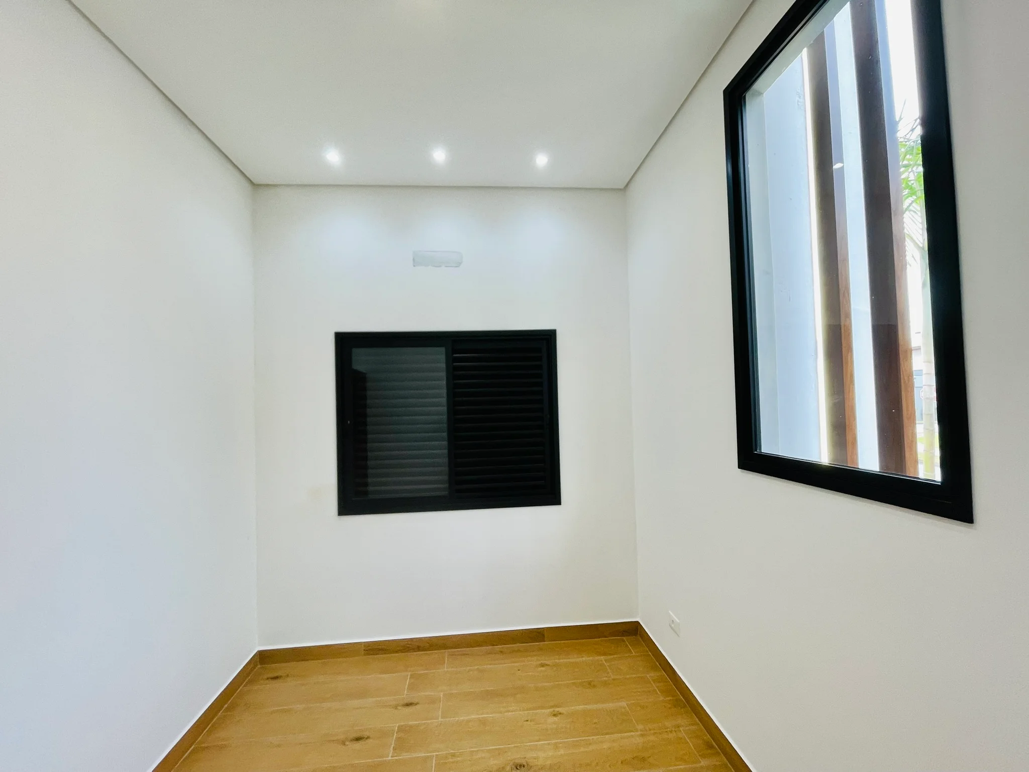 Casa à venda com 4 dormitórios no Condomínio Ouro Ville em Taubaté/SP. 