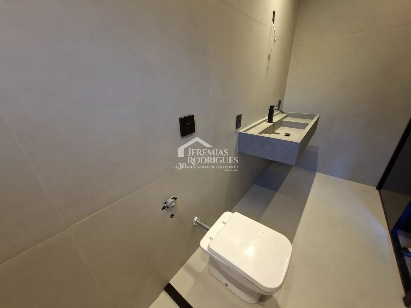 Casa à venda com 4 dormitórios, no Condomínio Parque da Mantiqueira em Santo Antônio do Pinhal/SP.