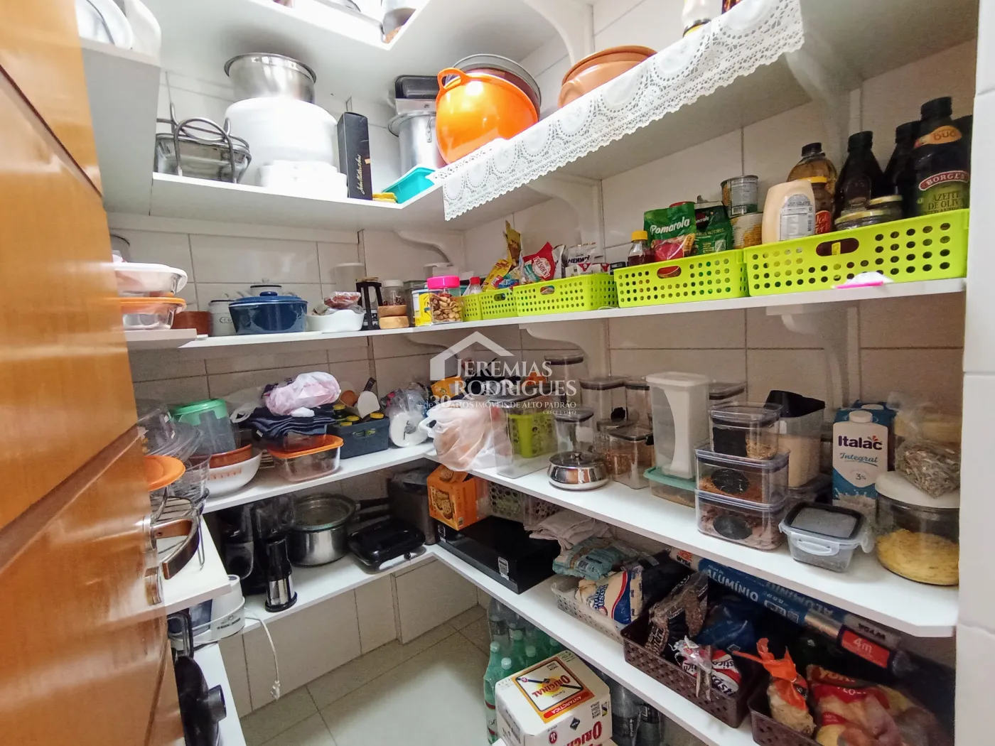 Casa para venda com 3 dormitórios no Condomínio Campos Do Conde II Versailles em Tremembé/SP