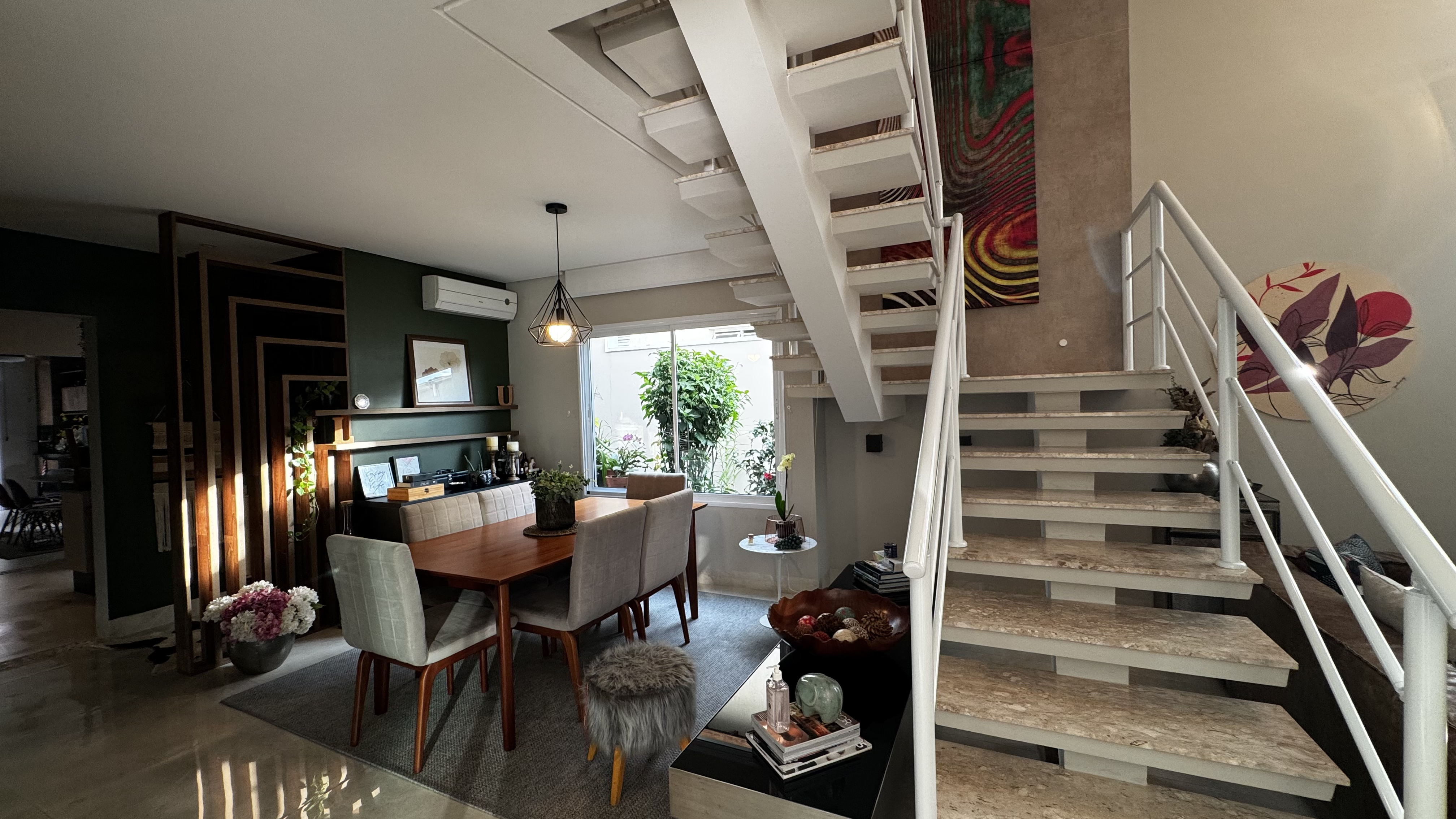 Casa à venda com 3 suítes no Condomínio Reserva dos Lagos em Pindamonhangaba/SP.