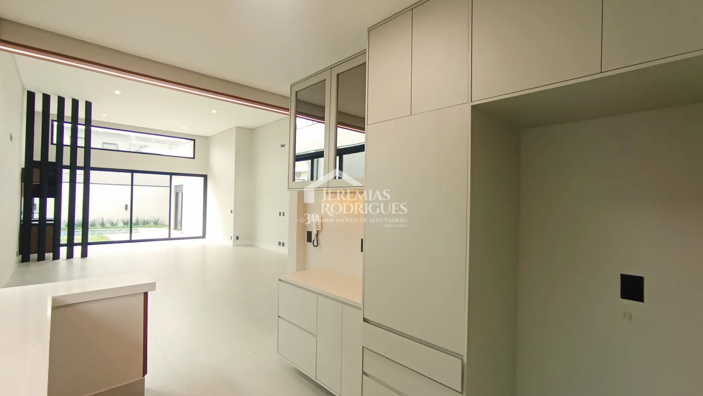 Casa à venda com 4 dormitórios no Condomínio Terras de San Marco em Taubaté/SP.