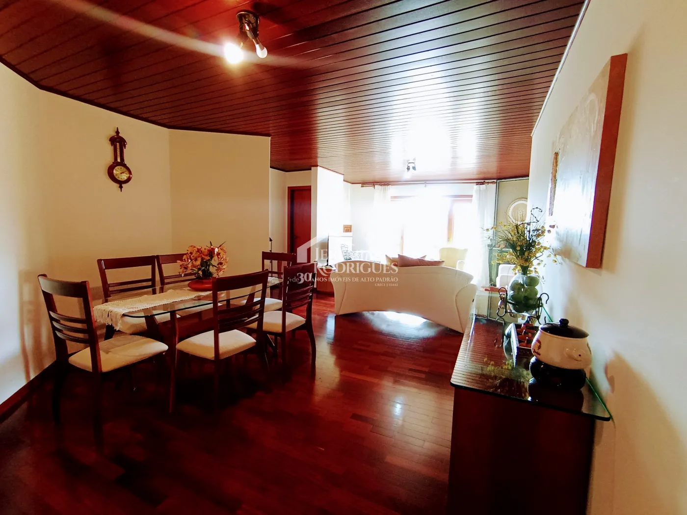 Apartamento para venda com 4 dormitórios no Edifício Solar Bela Vista em Campos do Jordão/SP