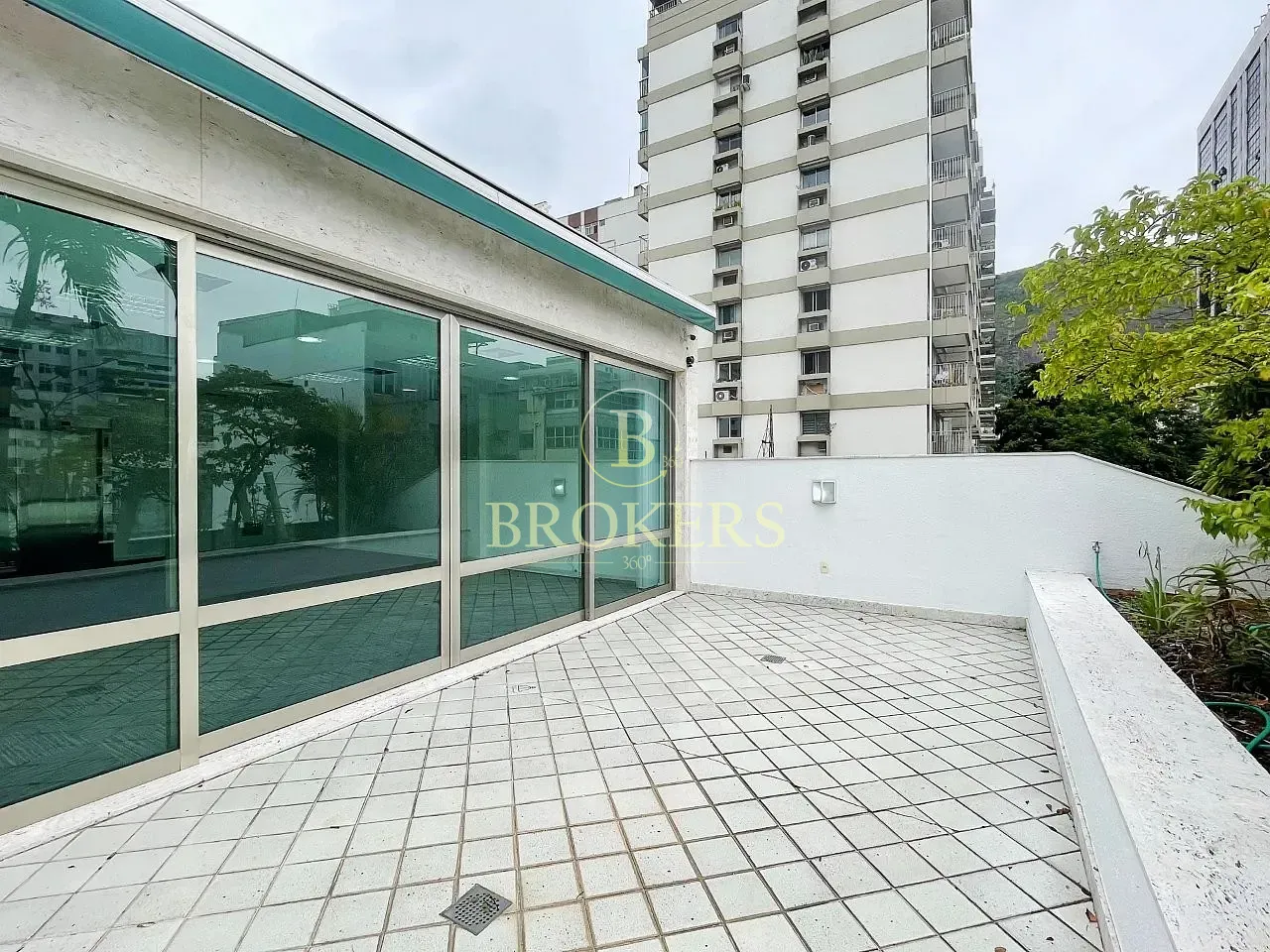 Edifício de sede corporativa exclusiva no Humaitá em localização estratégica da Zona Sul