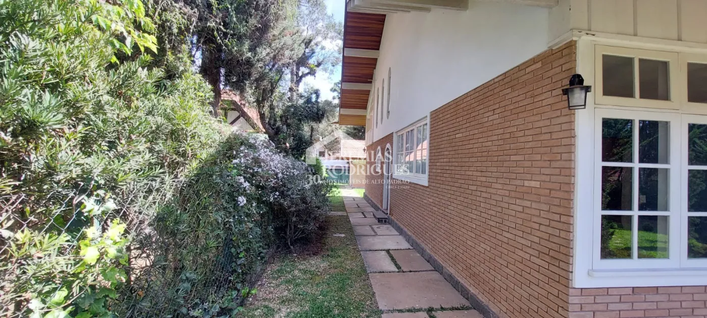 Casa com 3 dormitórios no Bairro Capivari - Campos do Jordão/SP