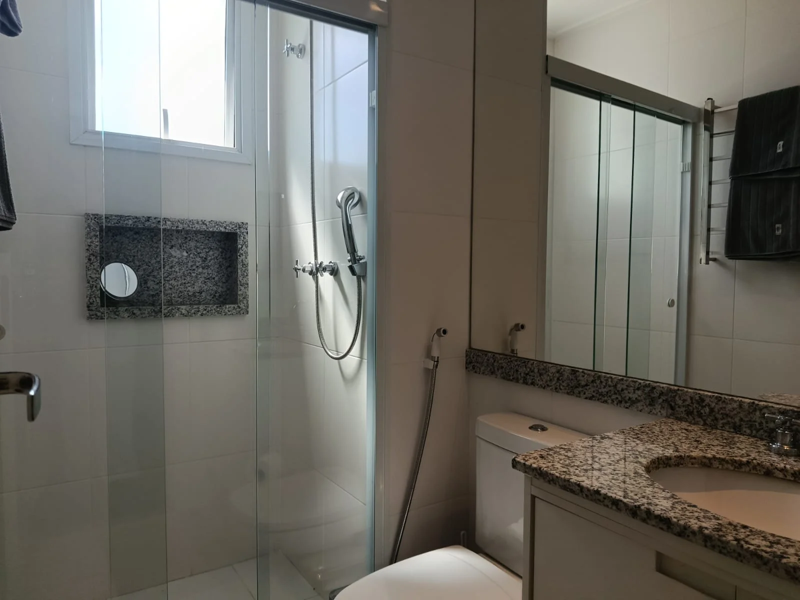 Apartamento à venda com 3 suítes no Edifício Le Premier em Campos do Jordão/SP. 