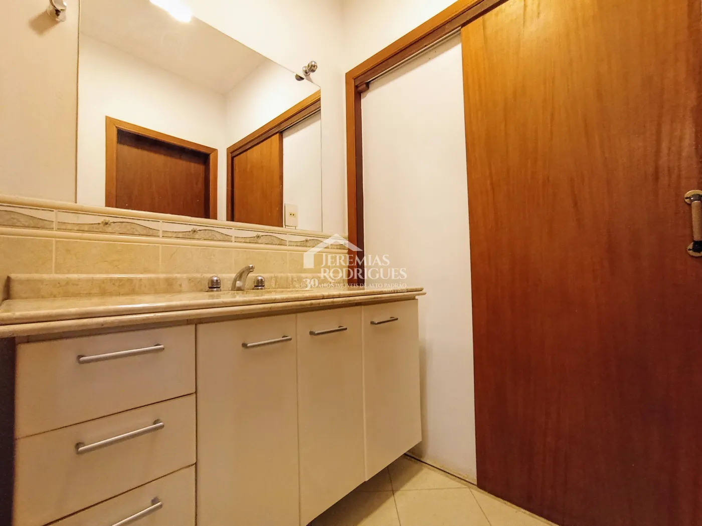 Casa para venda e locação com 3 dormitórios no Condomínio Taubaté Village em Taubaté/SP