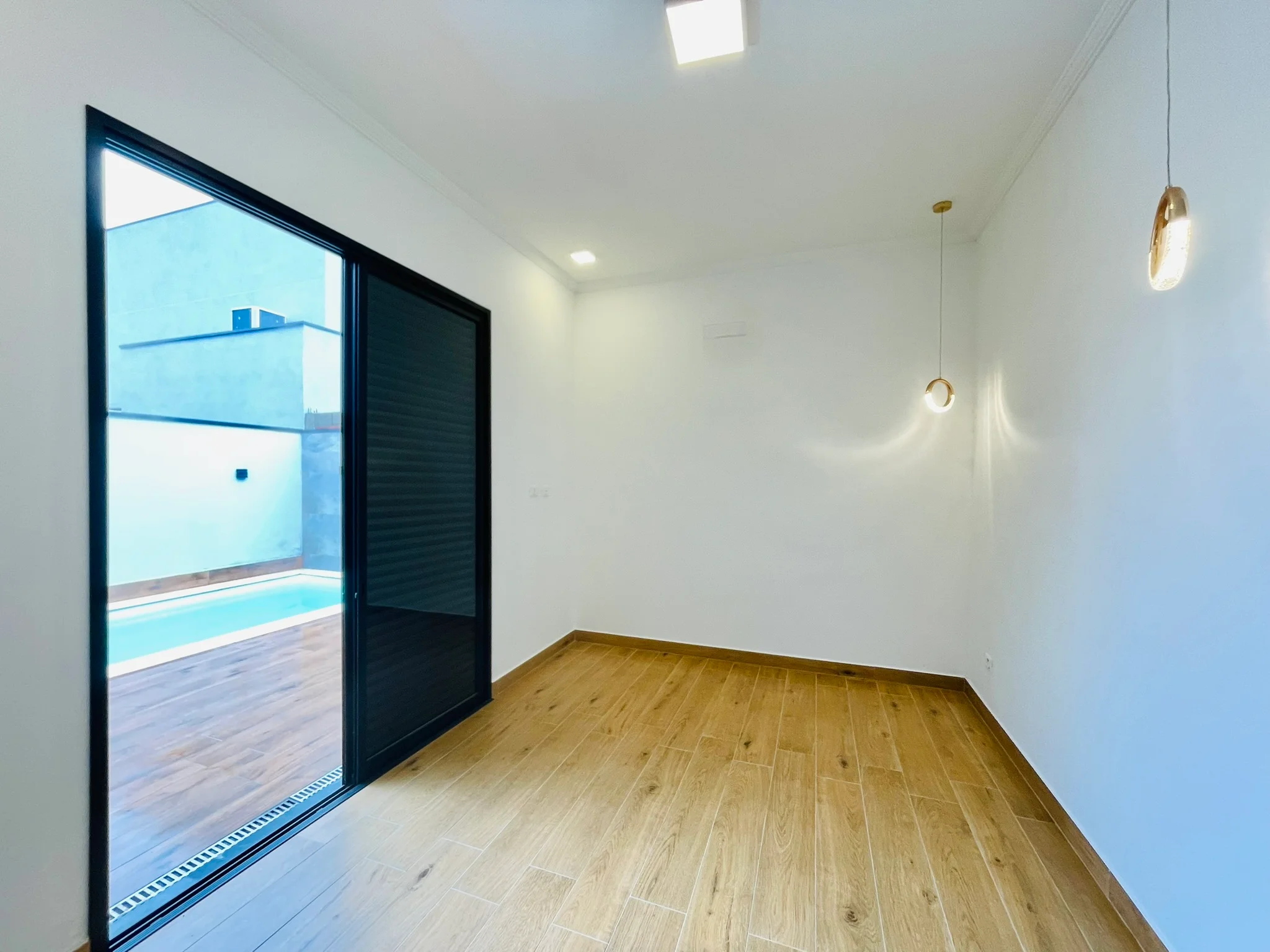 Casa à venda com 4 dormitórios no Condomínio Ouro Ville em Taubaté/SP. 