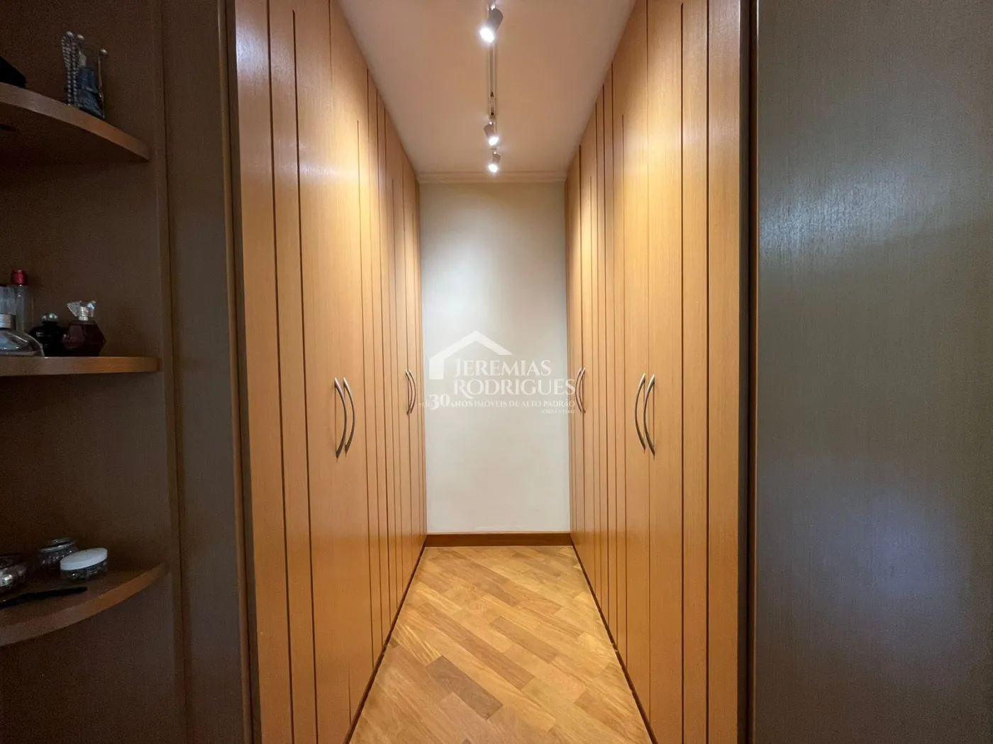 Casa com 4 dormitórios, 421 m² - Condomínio Chácaras Cataguá - Taubaté/SP.