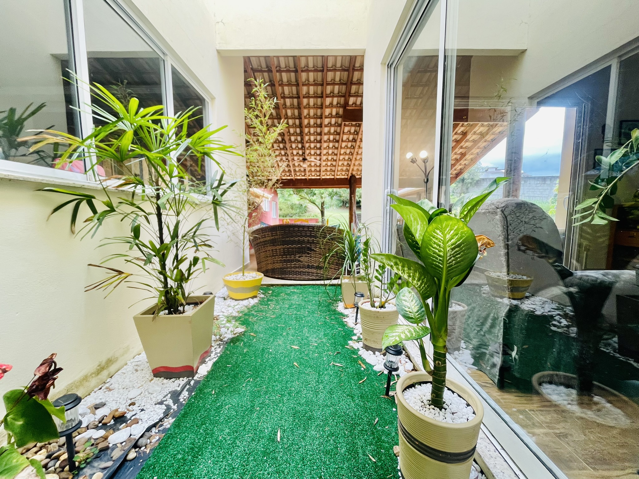 Casa à venda com 4 dormitórios no Condomínio São Félix do Cataguá em Taubaté/SP.