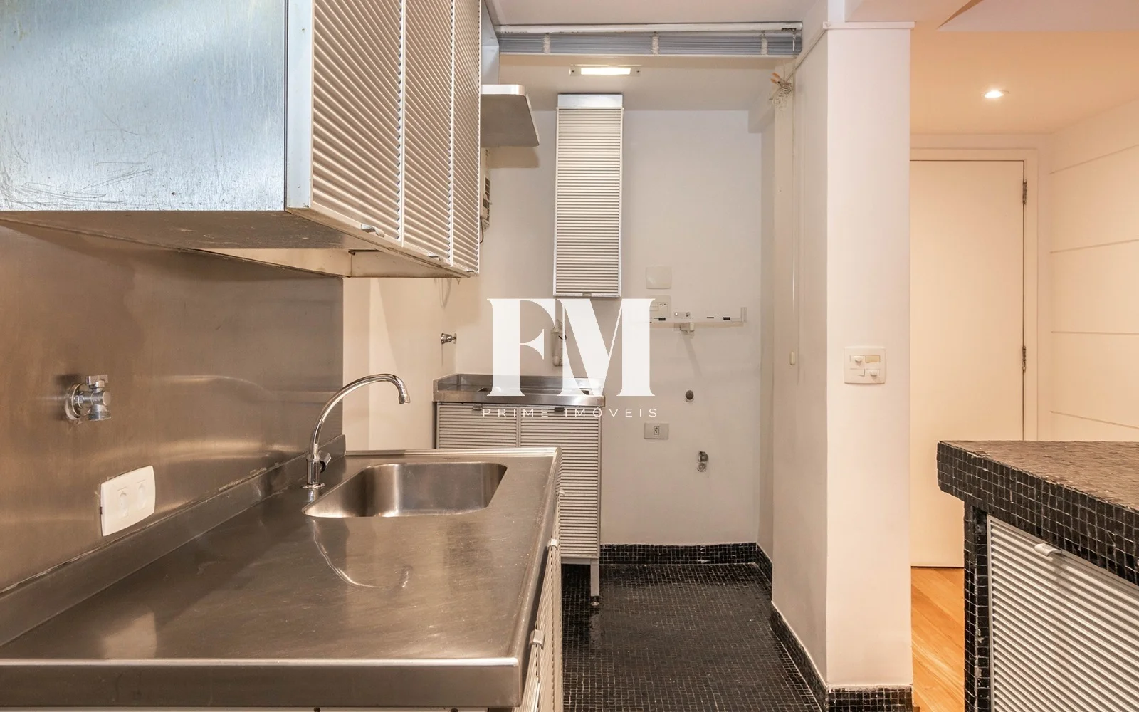 Leblon | Rua Aperana | 2 Quartos (1 Suíte) | 79m² com Varanda e Vaga a Poucos Metros da Praia - foto 36