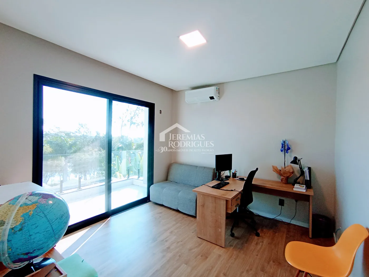 Casa à venda com 5 dormitórios no Condomínio Reserva dos Lagos em Pindamonhangaba/SP.