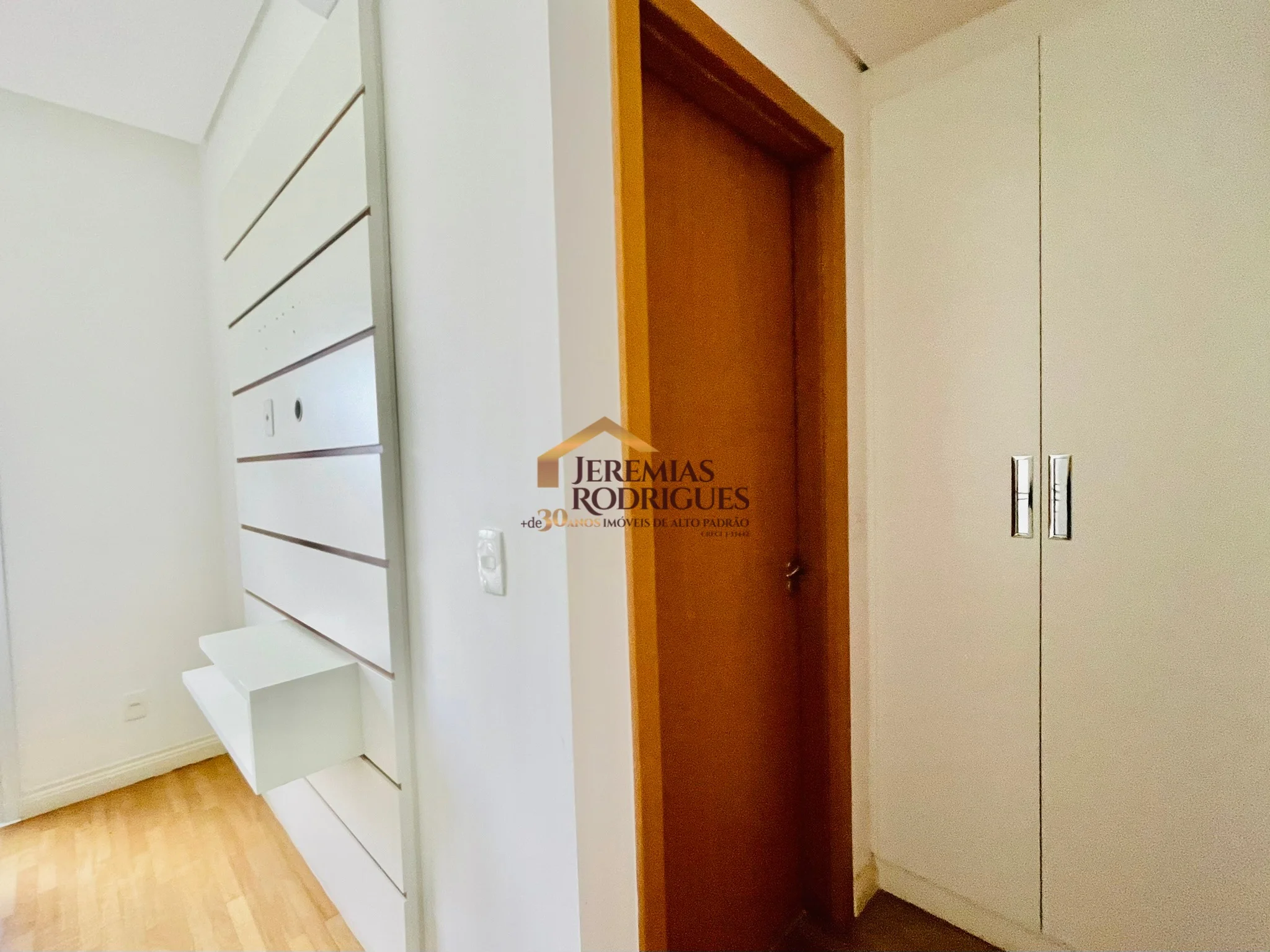 Apartamento Mobiliado para locação e venda no Condomínio Des Arts em Taubaté/SP.