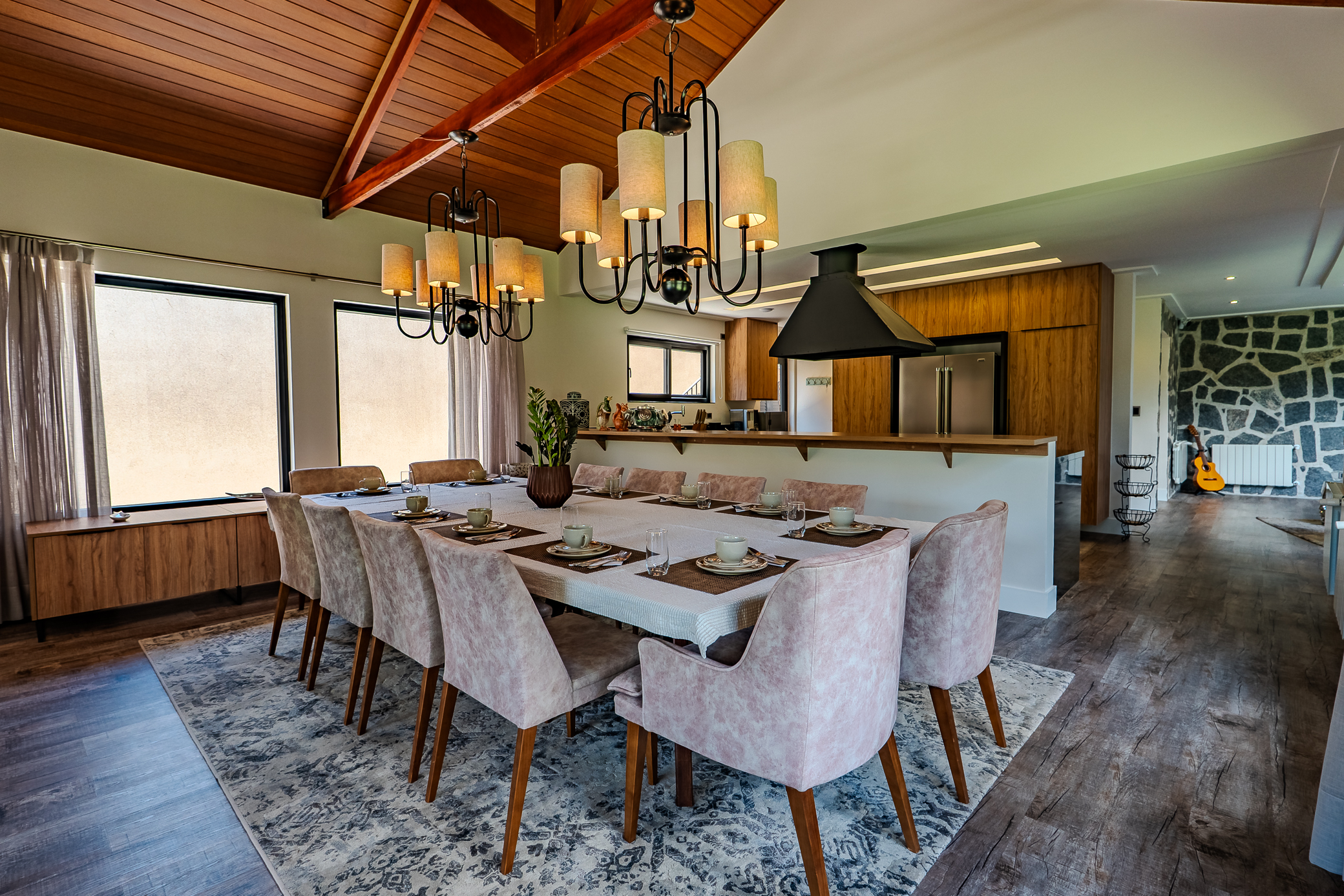 Mansão à venda com 5 suítes no Condomínio Reserva Figueiredo em Campos do Jordão/SP. 