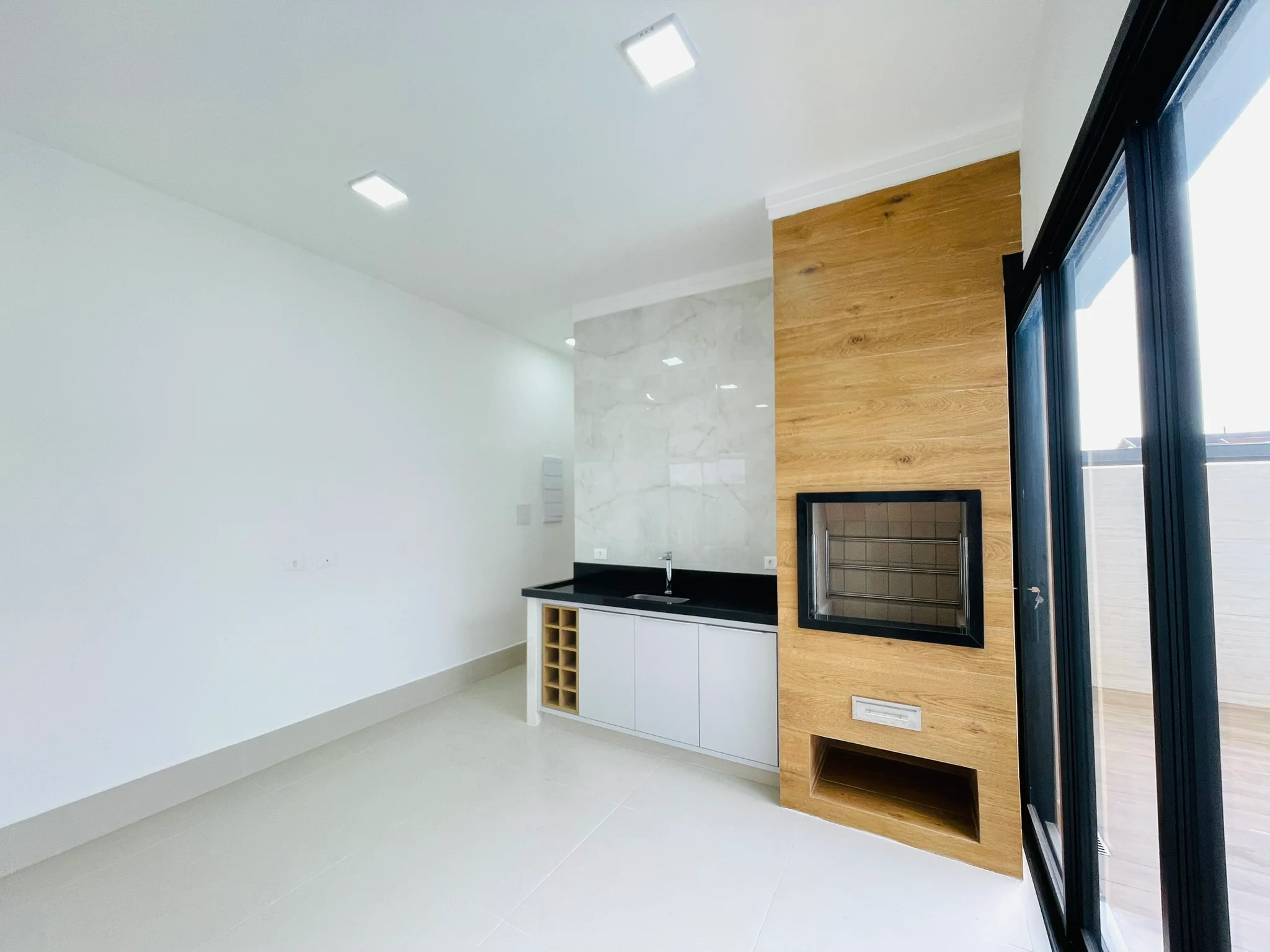 Casa à venda com 4 dormitórios no Condomínio Ouro Ville em Taubaté/SP.