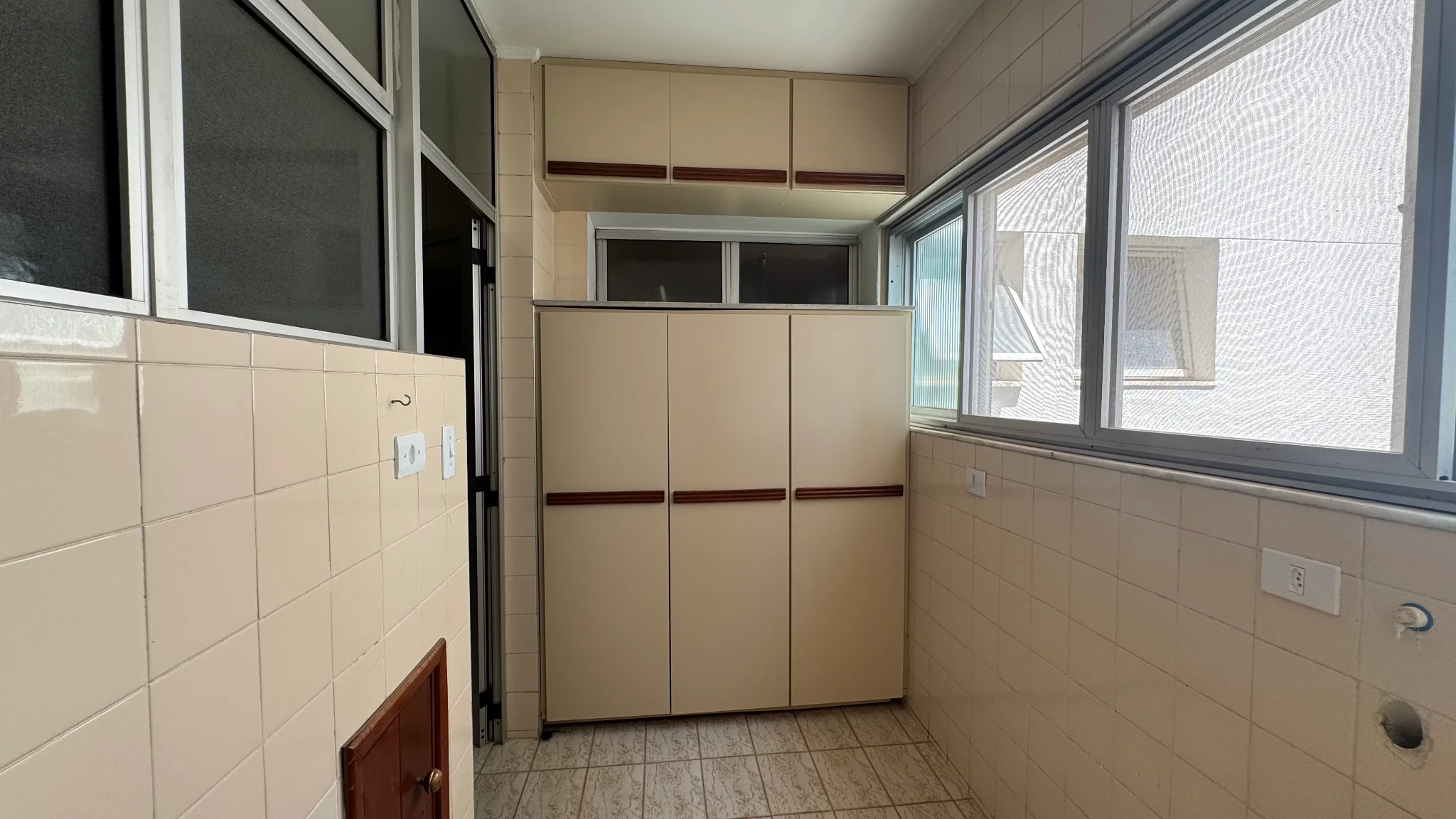 Apartamento para venda e locação no Edifício Serra da Mantiqueira em Pindamonhangaba/SP. 