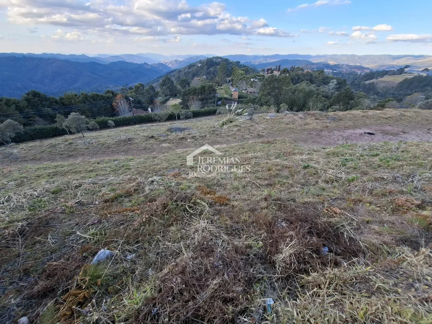 Terreno à venda no Condomínio Pedra do Fogo em Campos do Jordão/SP.