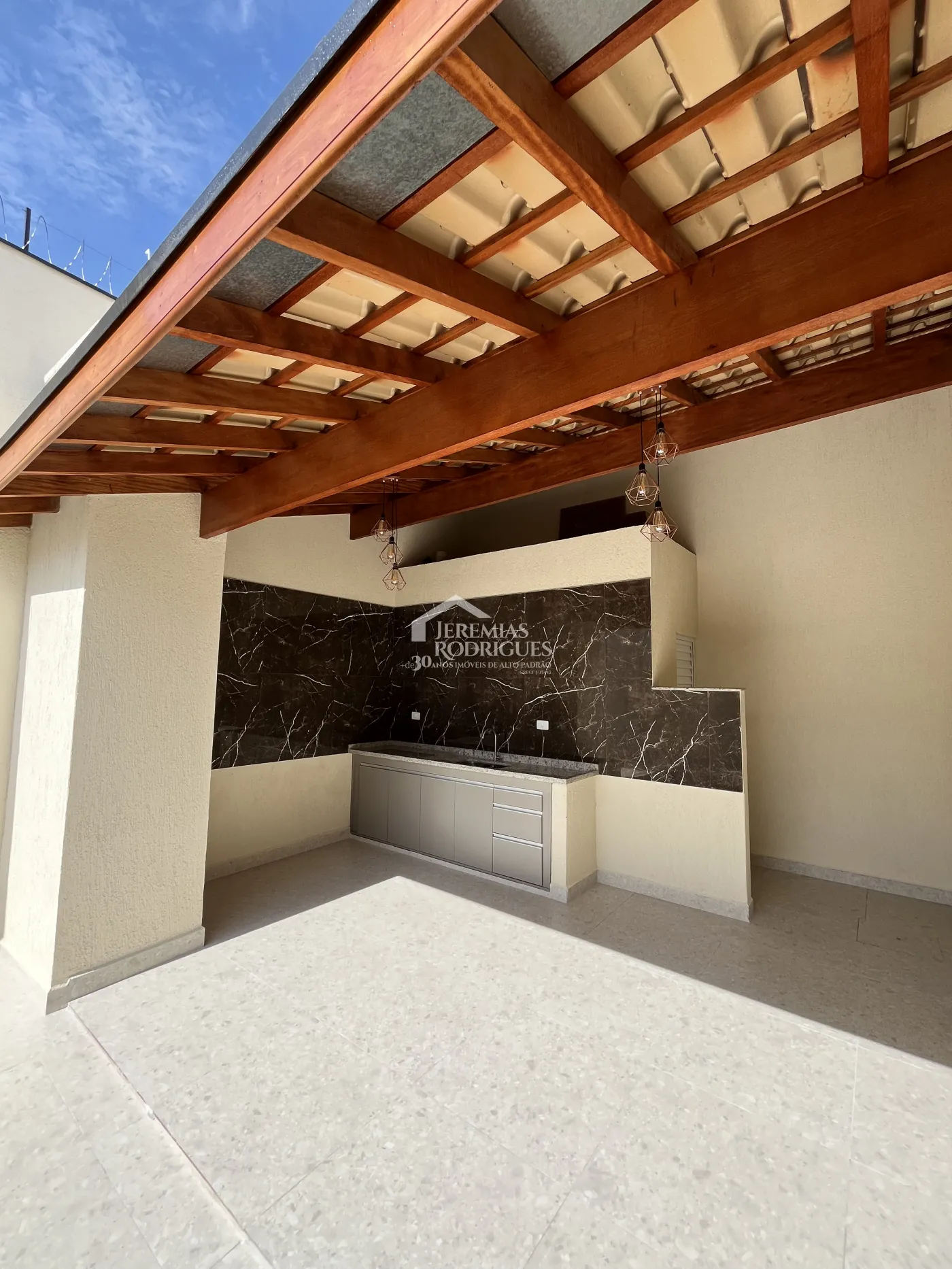 Casa com 3 dormitórios, 250,00 m² - Vila Suíça - Pindamonhangaba/SP.