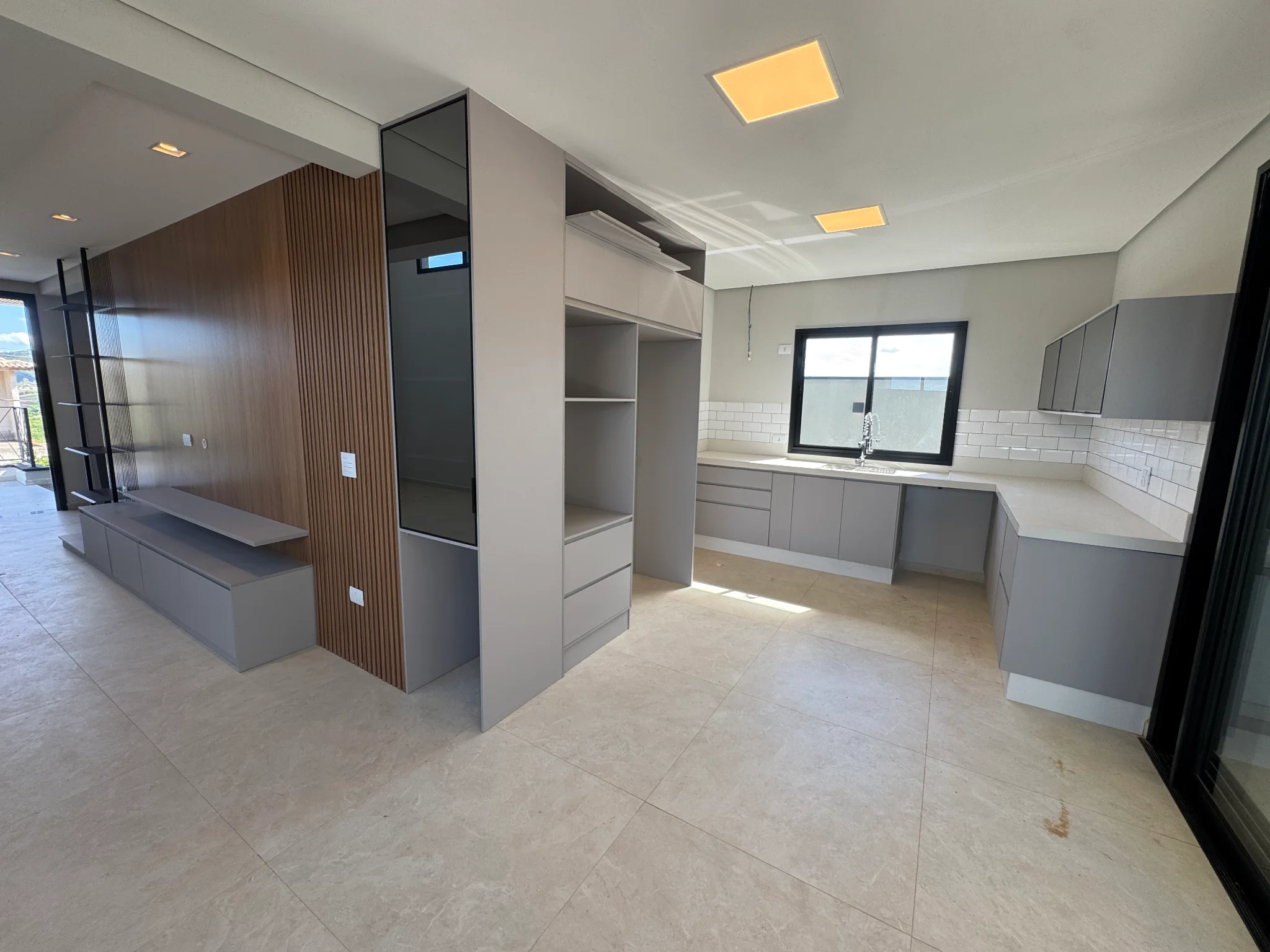 Casa à venda com 3 suítes no Condomínio Cataguá Way em Taubaté/SP.