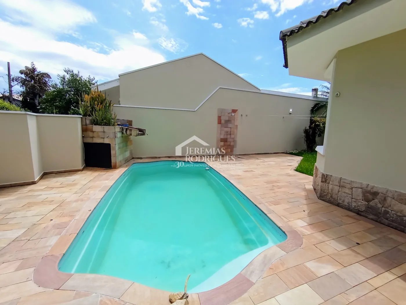 Casa para locação com 4 dormitórios no Condomínio Taubaté Village em Taubaté/SP.