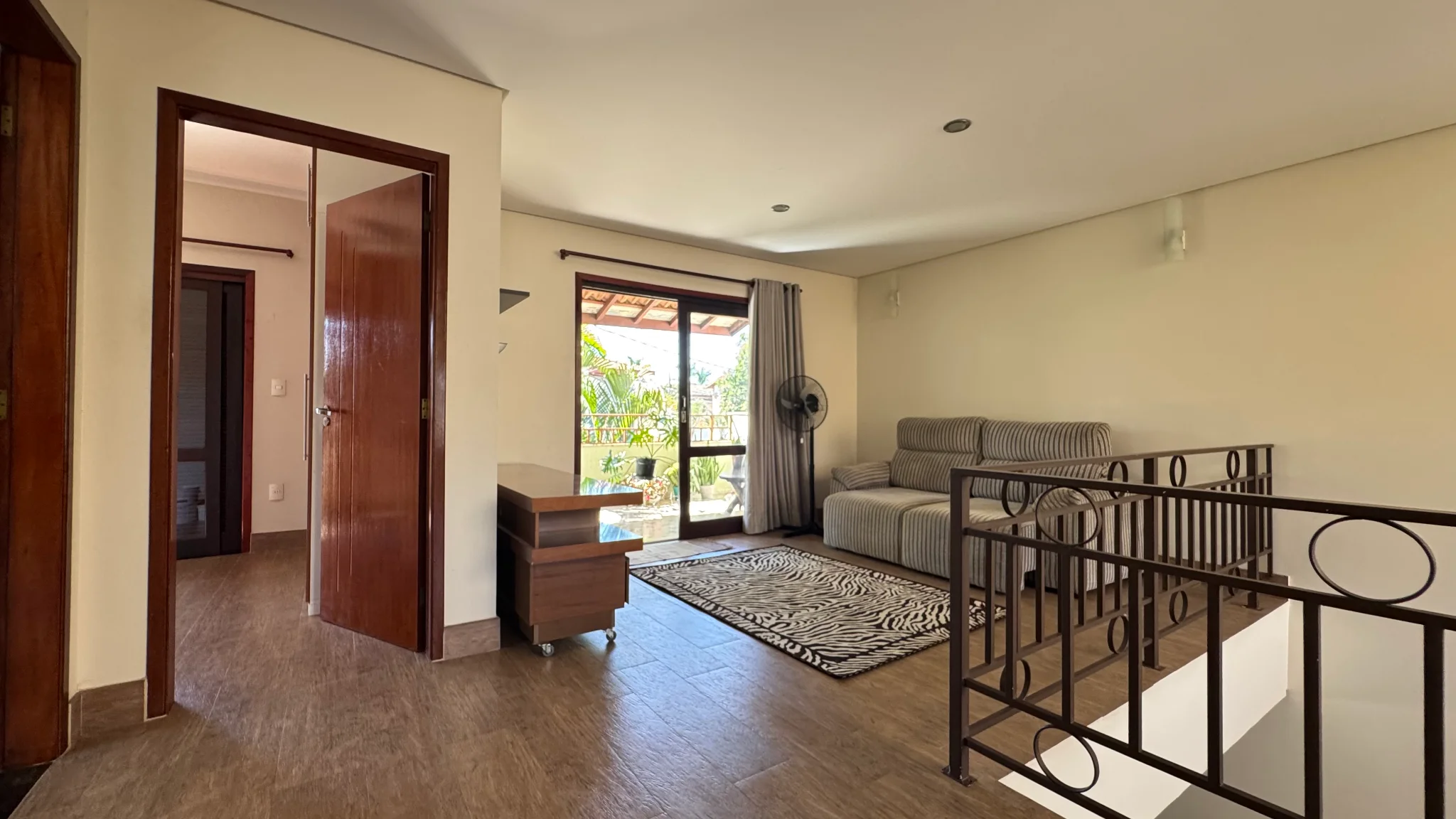 Casa e terreno á venda no Condomínio Campos do Conde III em Tremembé/SP.