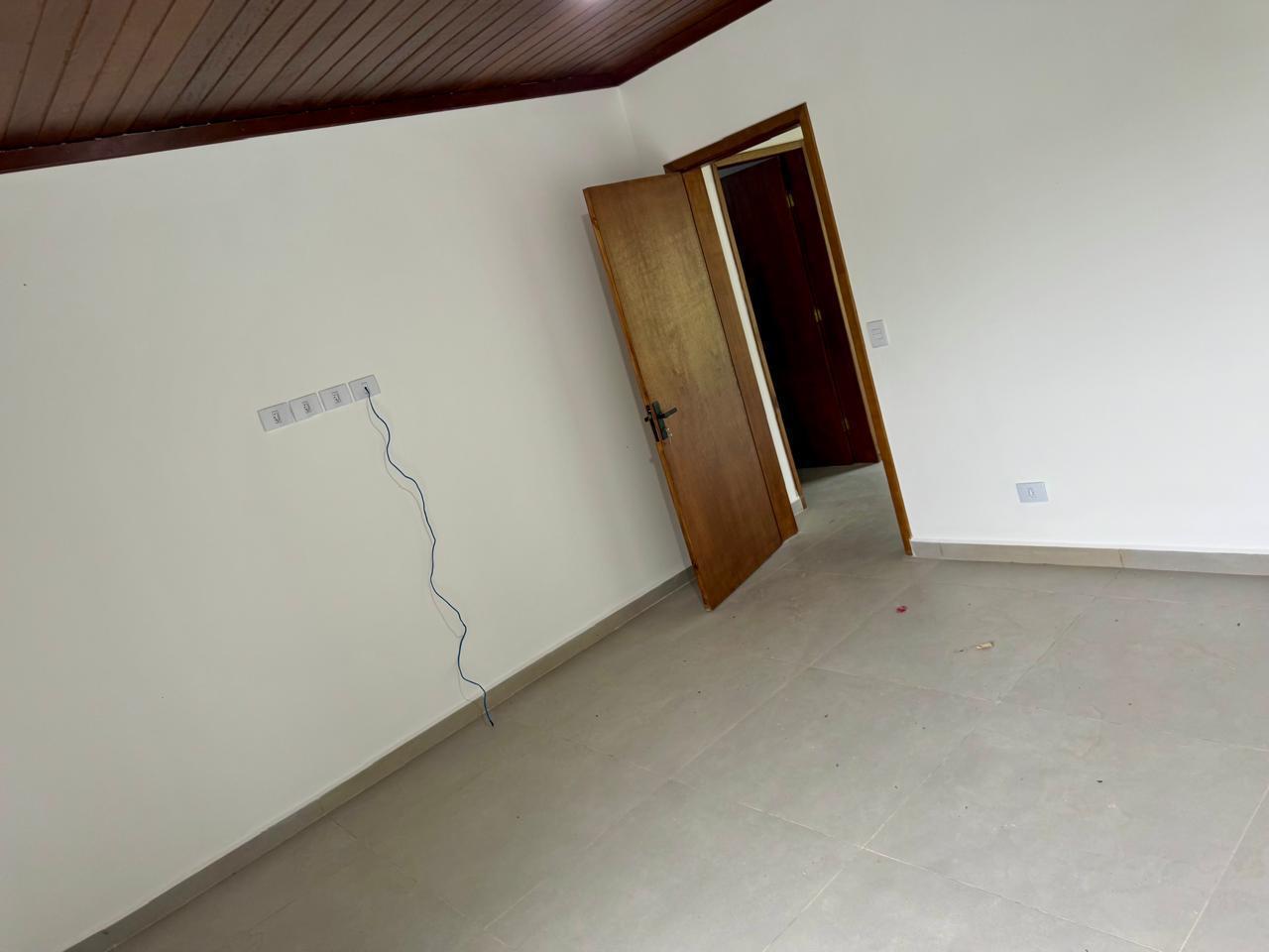 Casa à venda com 3 suítes no Condomínio Parque da Mantiqueira em Santo Antônio do Pinhal/SP.