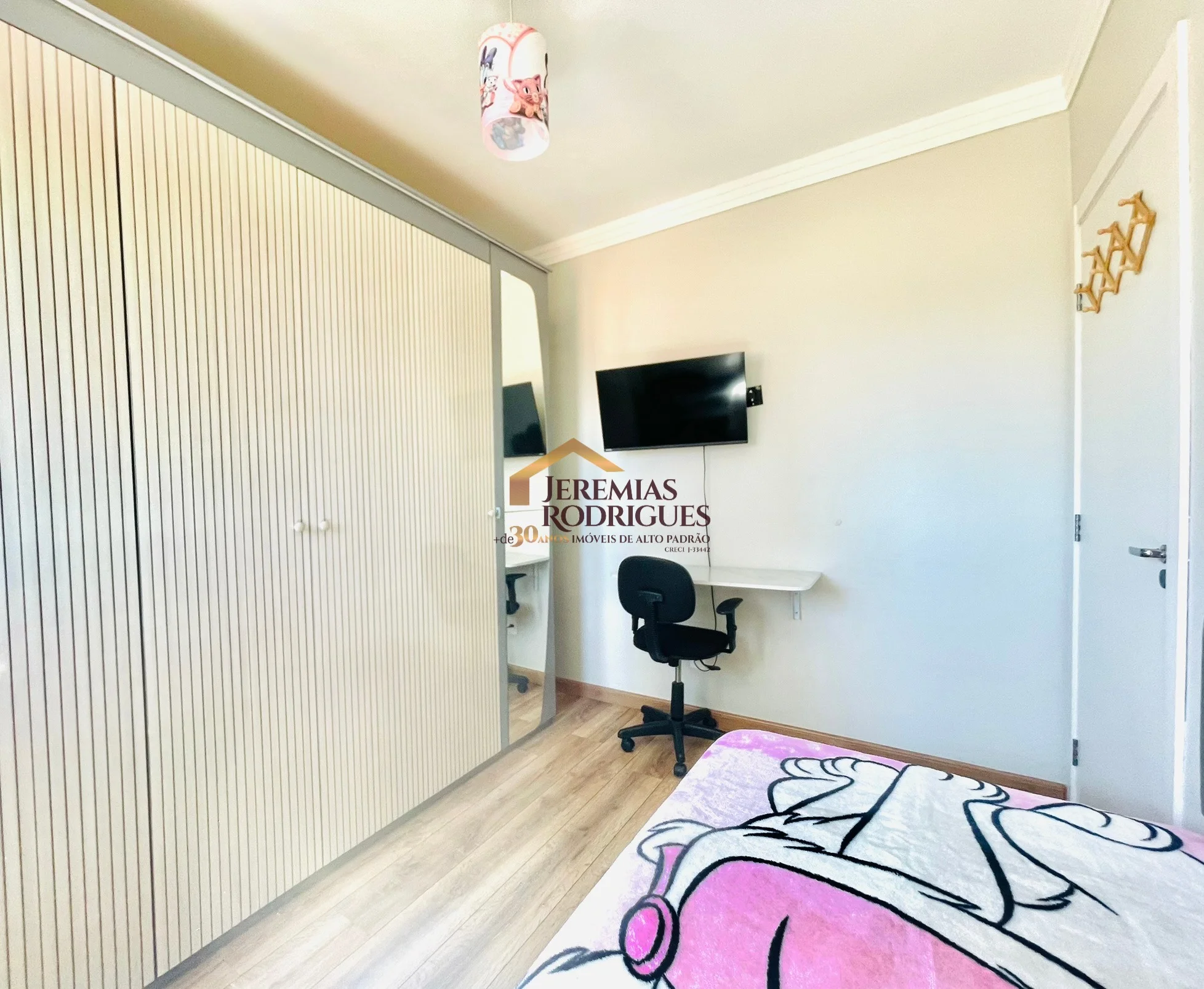 Apartamento à venda no Edifício Maison em Taubaté/ SP.