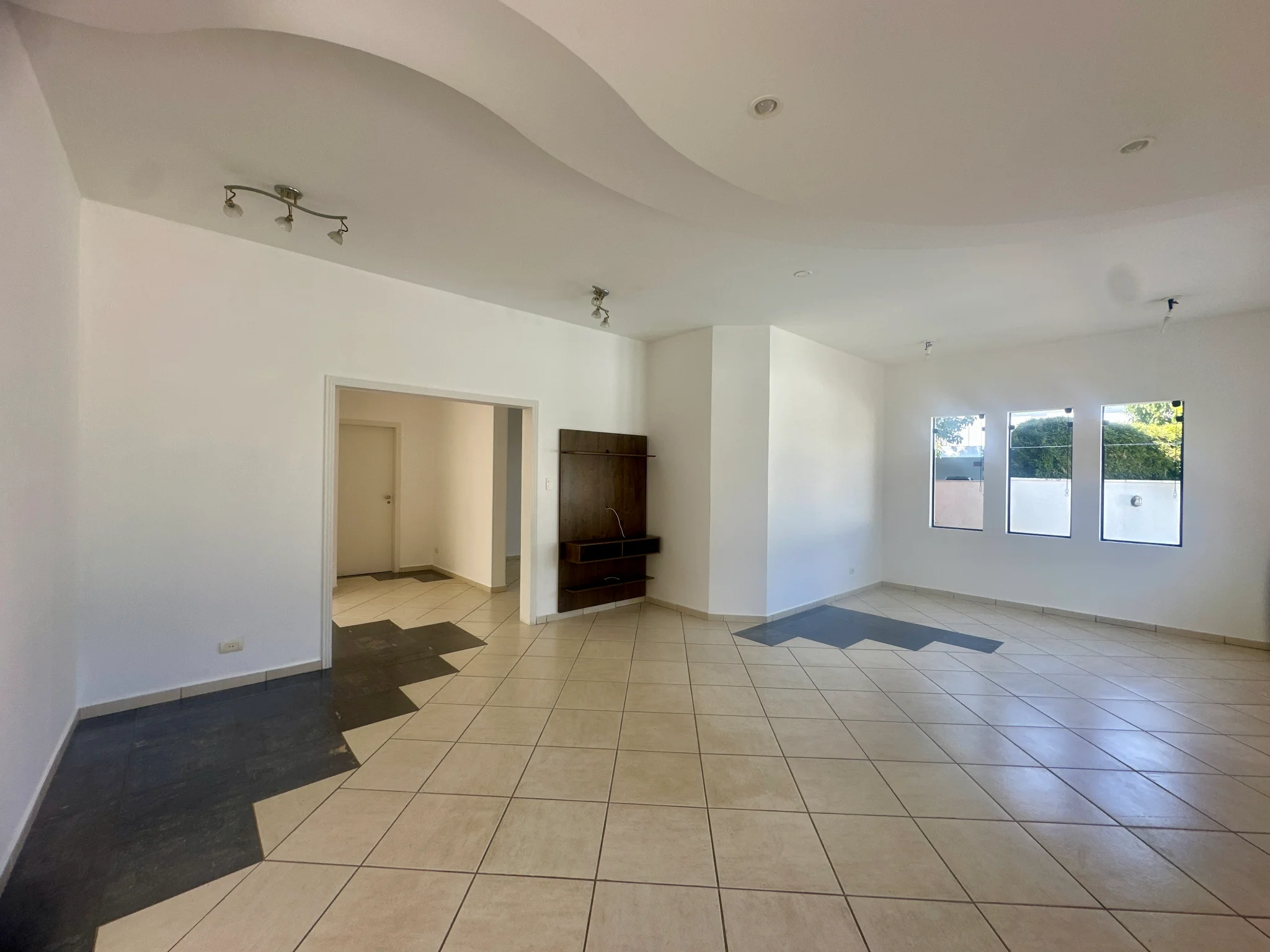 Casa para venda e locação no Condomínio Taubaté Village em Taubaté/SP.