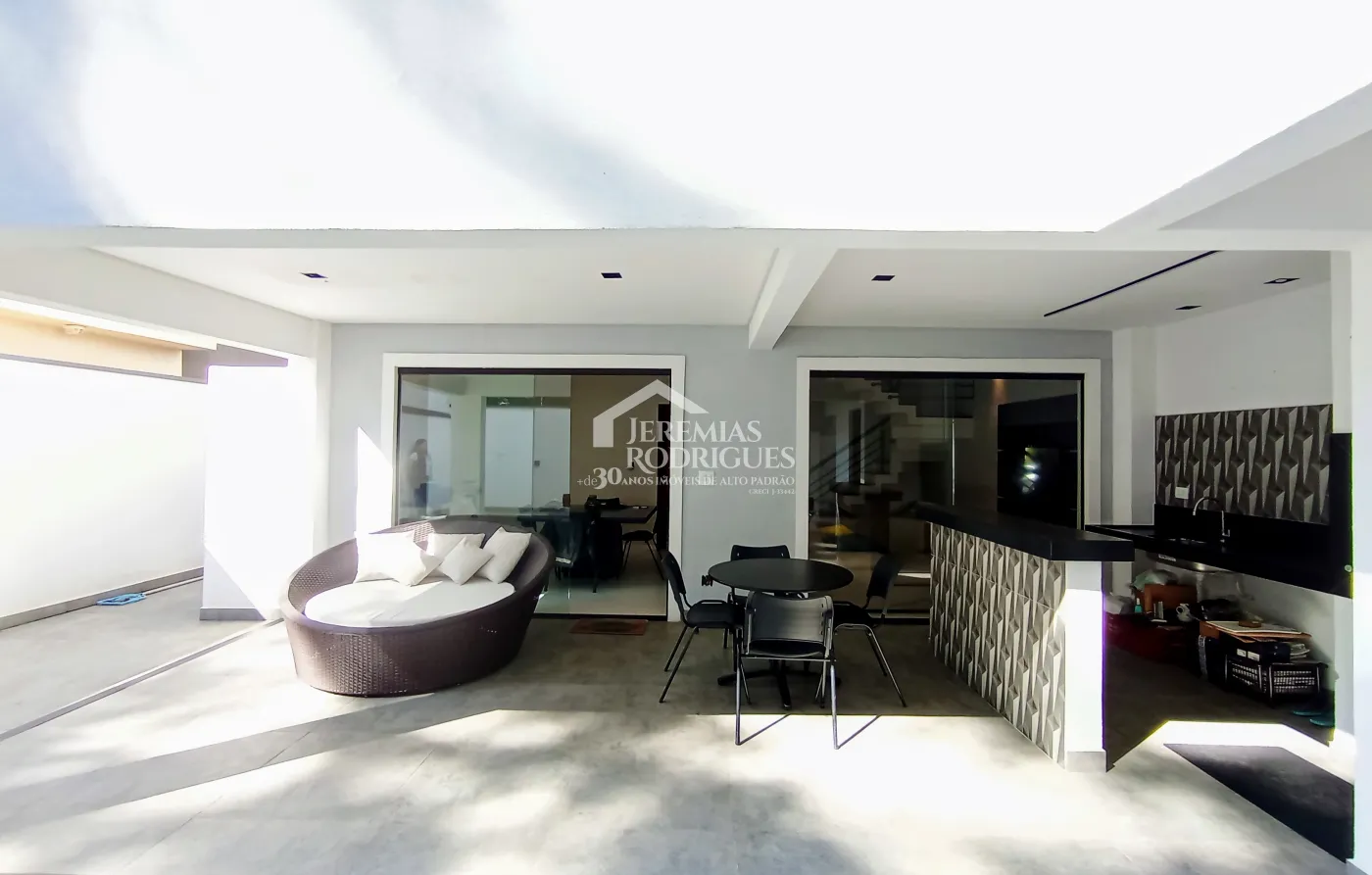 Casa à venda com 3 dormitórios no Condomínio Campos do Conde I em Tremembé/SP.